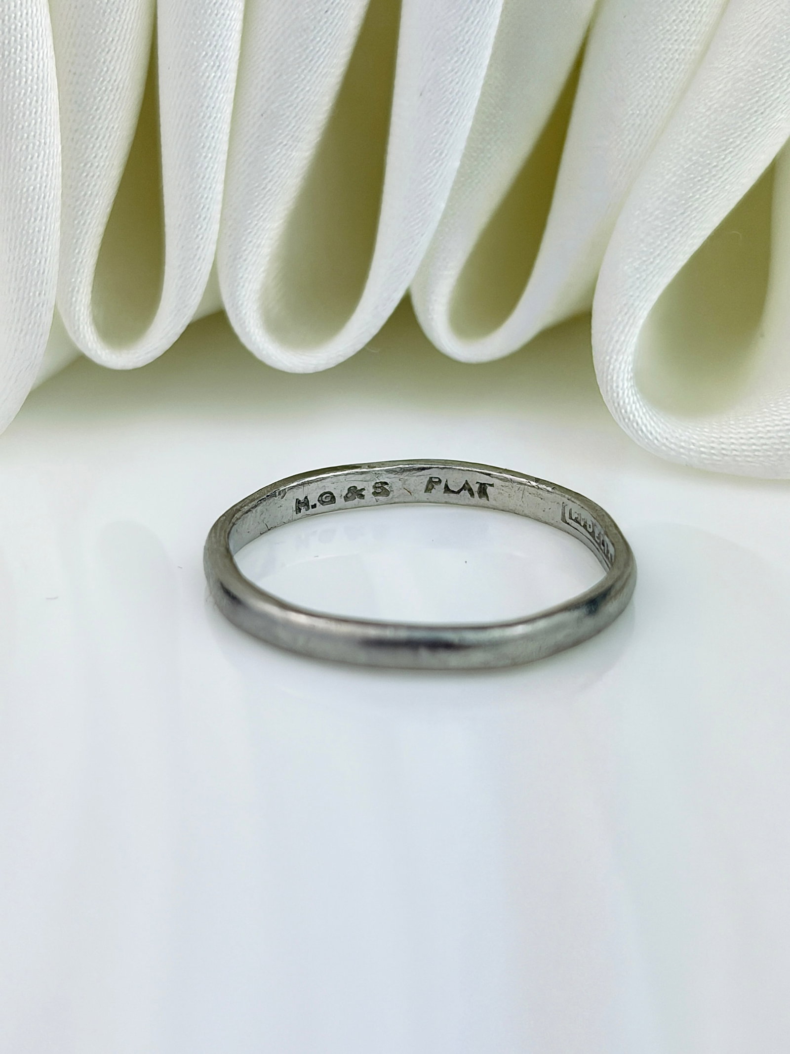 ANTIQUE PLATINUM BAND "FIDELITY" RING - 2