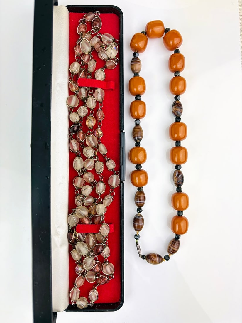 MIXED LOT 2X BEADED NECKLACES (1 of 3)