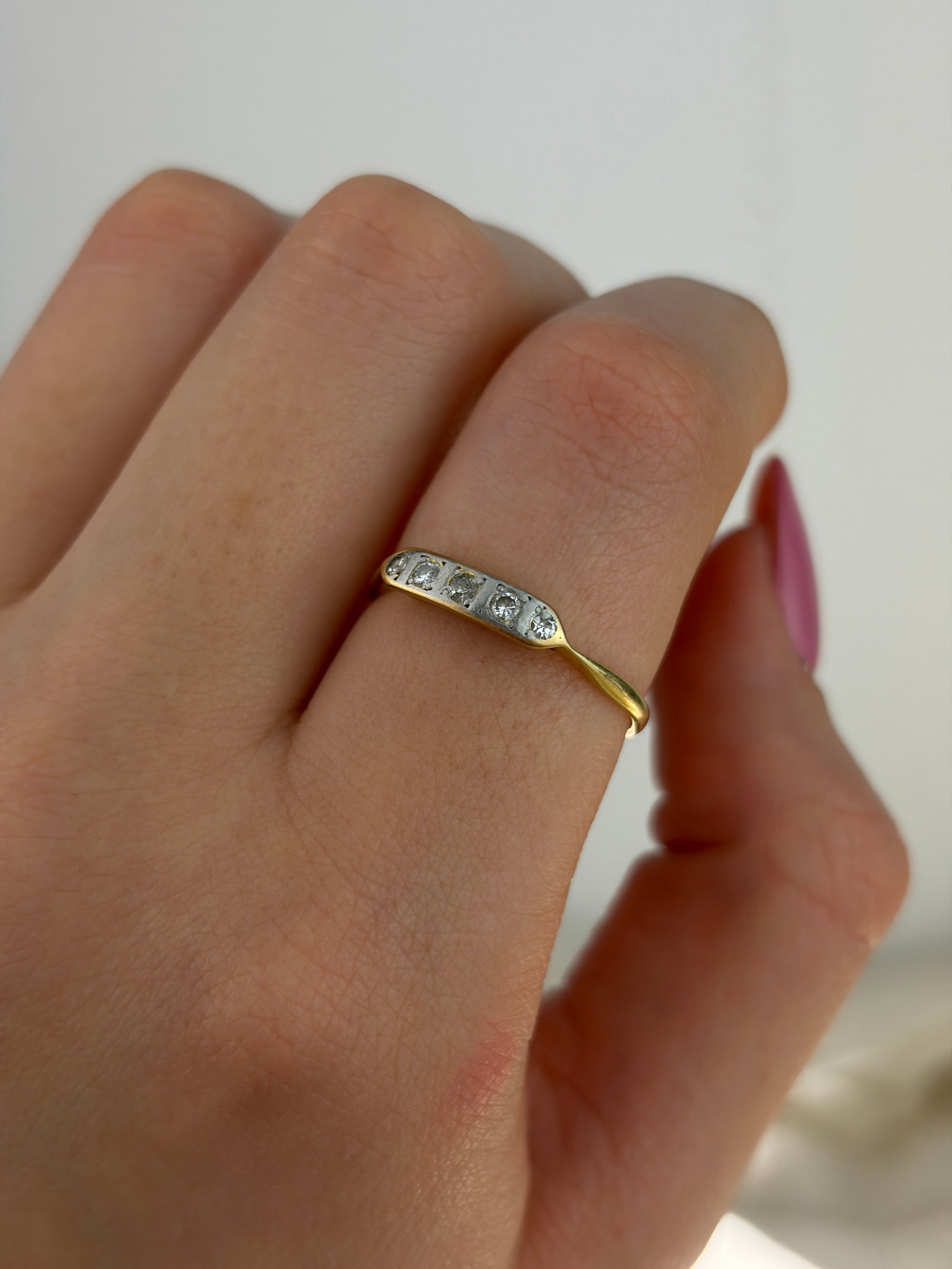 ANTIQUE ART DECO ERA 18CT YELLOW GOLD AND PLATINUM 5 STONE RING - 10