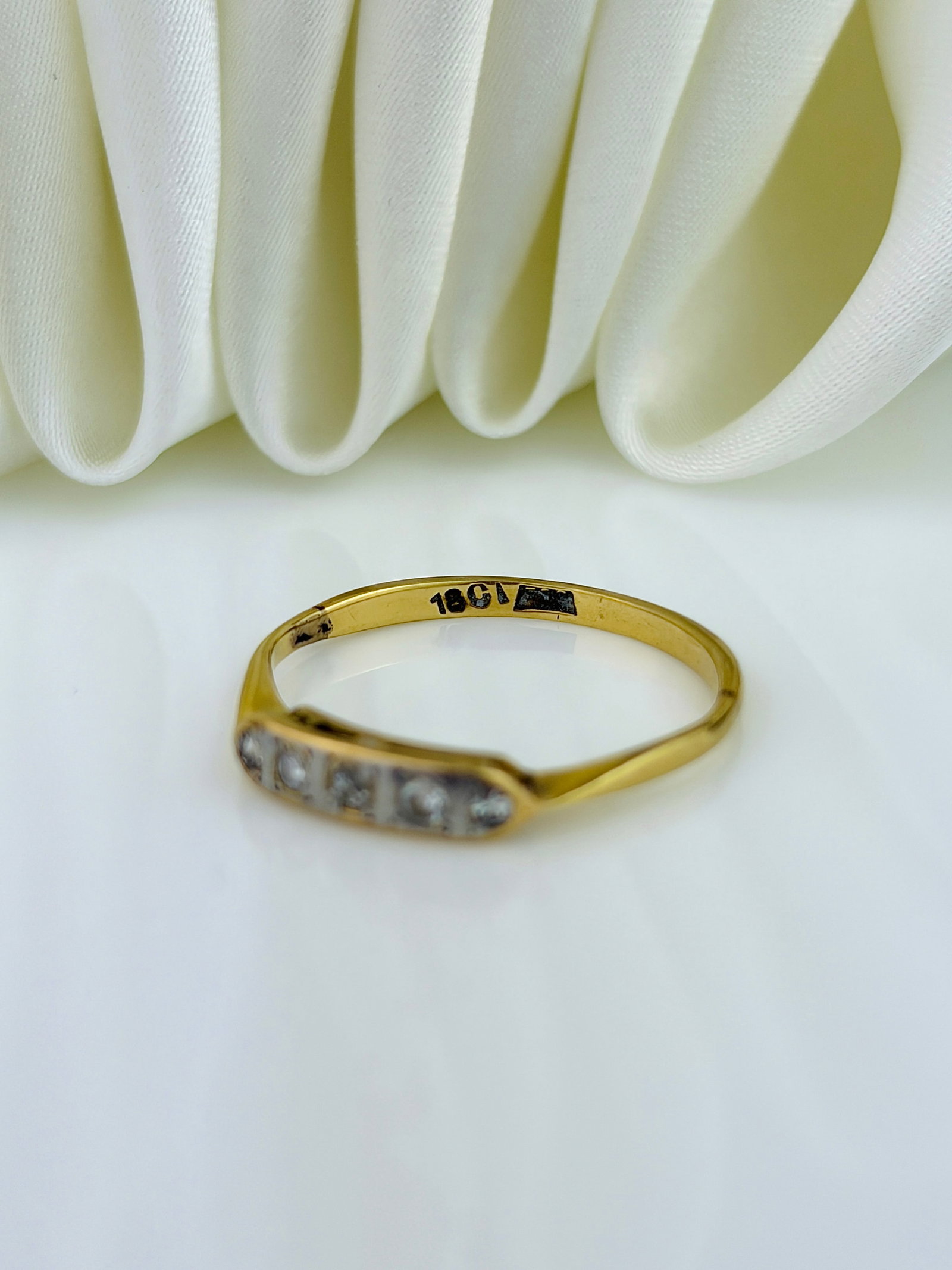 ANTIQUE ART DECO ERA 18CT YELLOW GOLD AND PLATINUM 5 STONE RING - 5