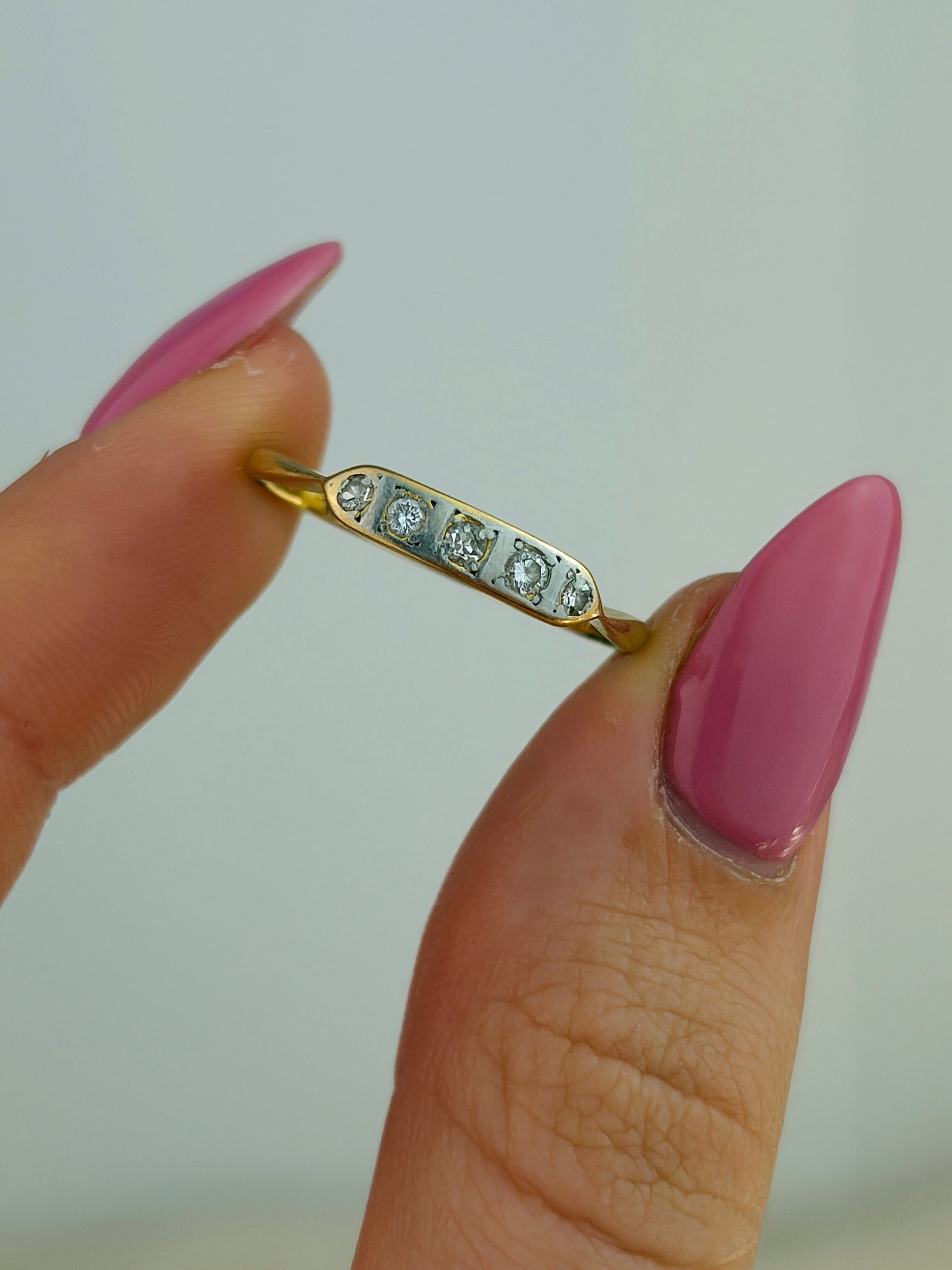 ANTIQUE ART DECO ERA 18CT YELLOW GOLD AND PLATINUM 5 STONE RING - 6