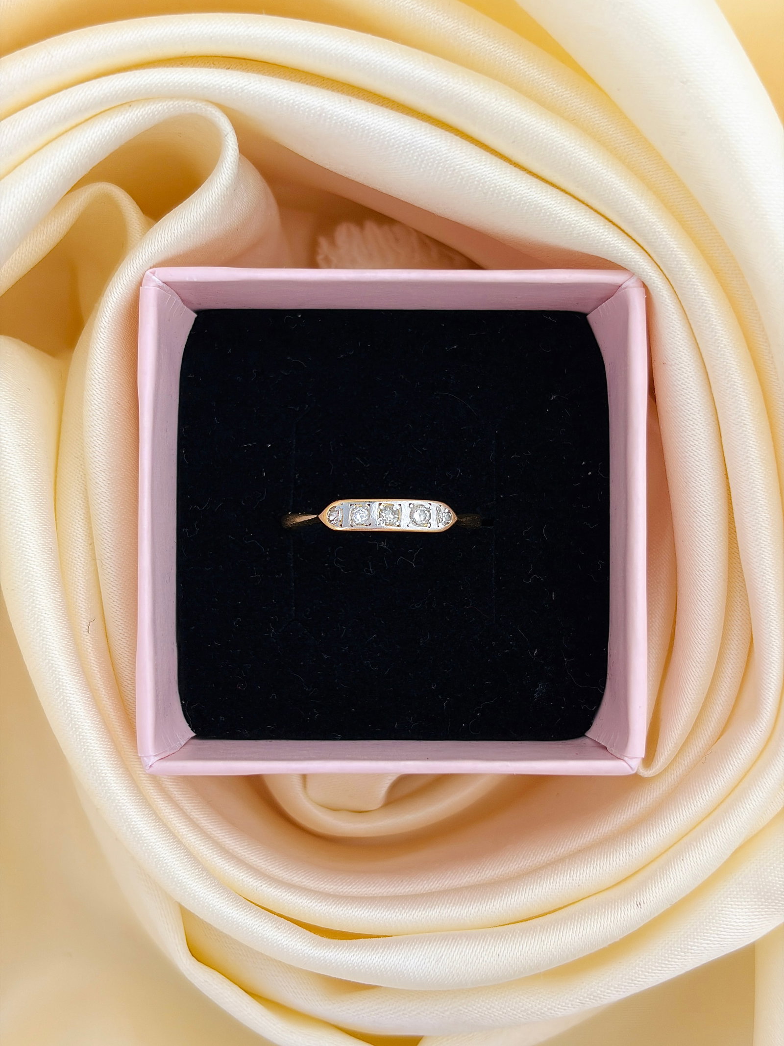 ANTIQUE ART DECO ERA 18CT YELLOW GOLD AND PLATINUM 5 STONE RING - 8