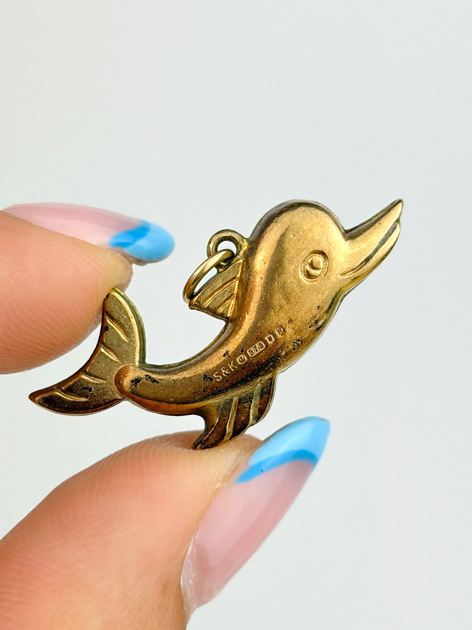 VINTAGE 9CT GOLD DOLPHIN CHARM: VINTAGE 9CT GOLD DOLPHIN CHARM