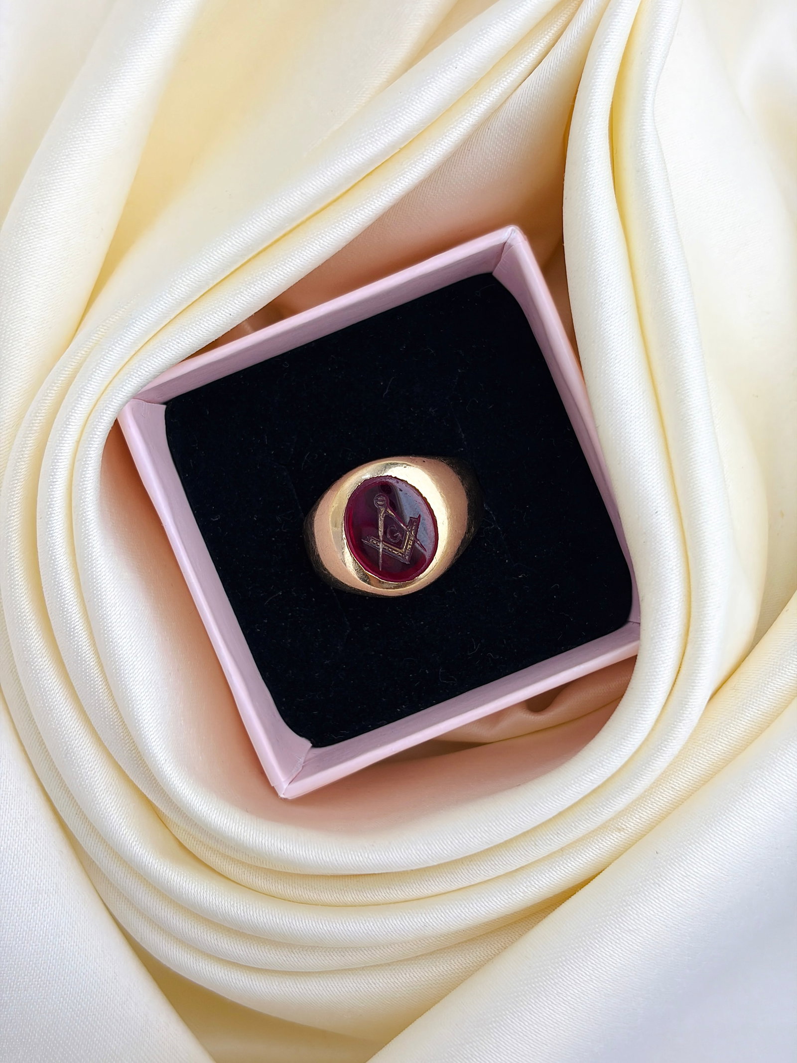 Vintage 10ct Yellow Gold Carved Masonic Ruby Intaglio Signet Ring - 9