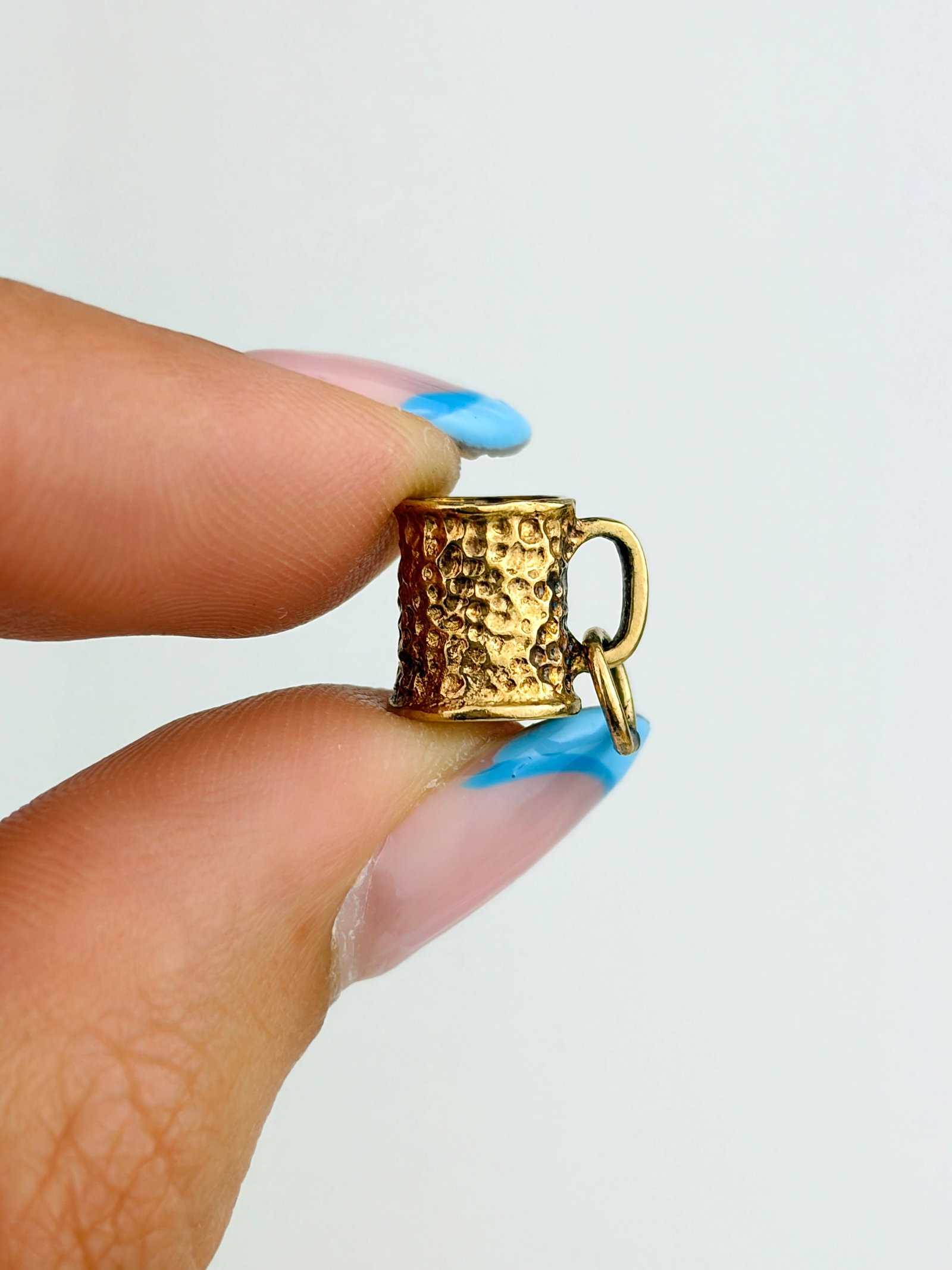 VINTAGE 9CT GOLD TEXTURED TANKARD CHARM - 3