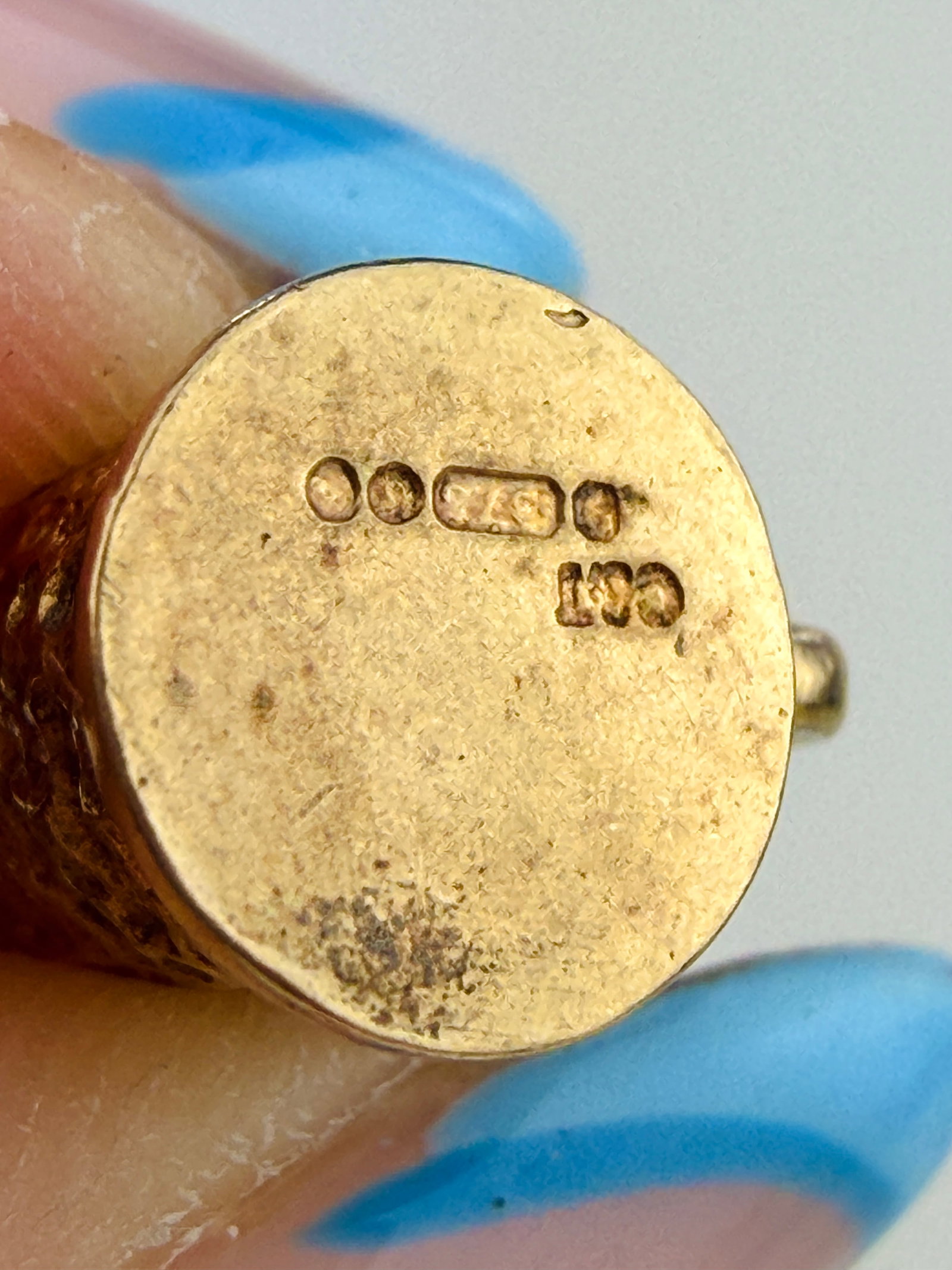 VINTAGE 9CT GOLD TEXTURED TANKARD CHARM - 4