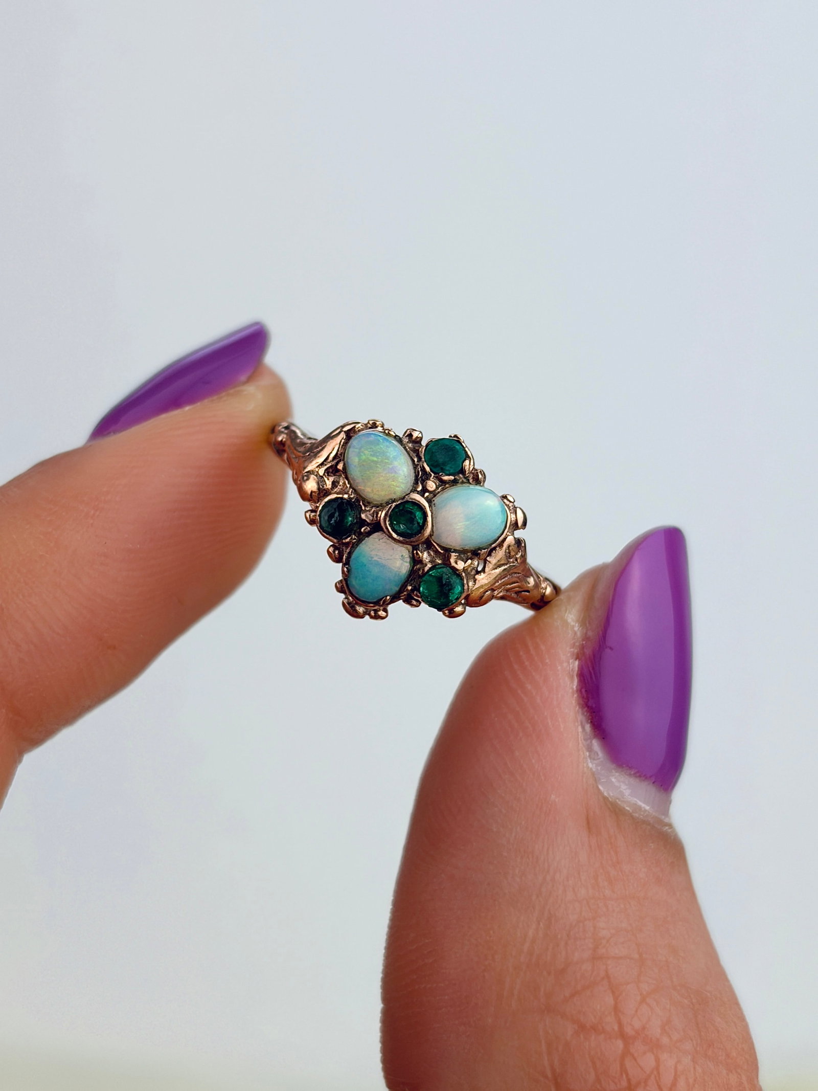 ANTIQUE 9CT YELLOW GOLD OPAL AND EMERALD CLUSTER RING - 5