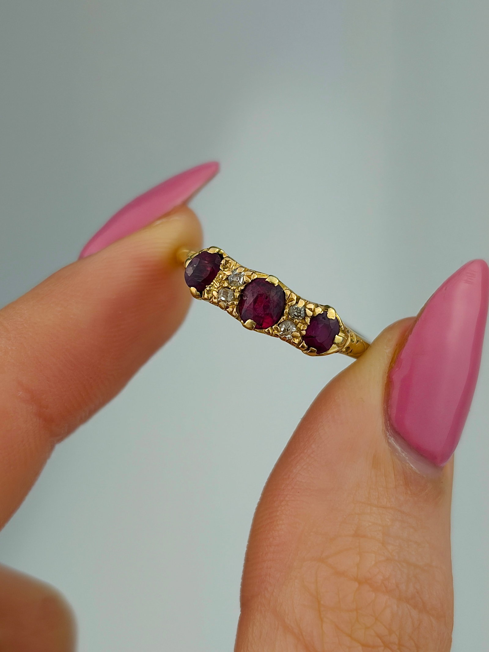 ANTIQUE 18CT YELLOW GOLD RUBY AND DIAMOND 5 STONE RING - 5