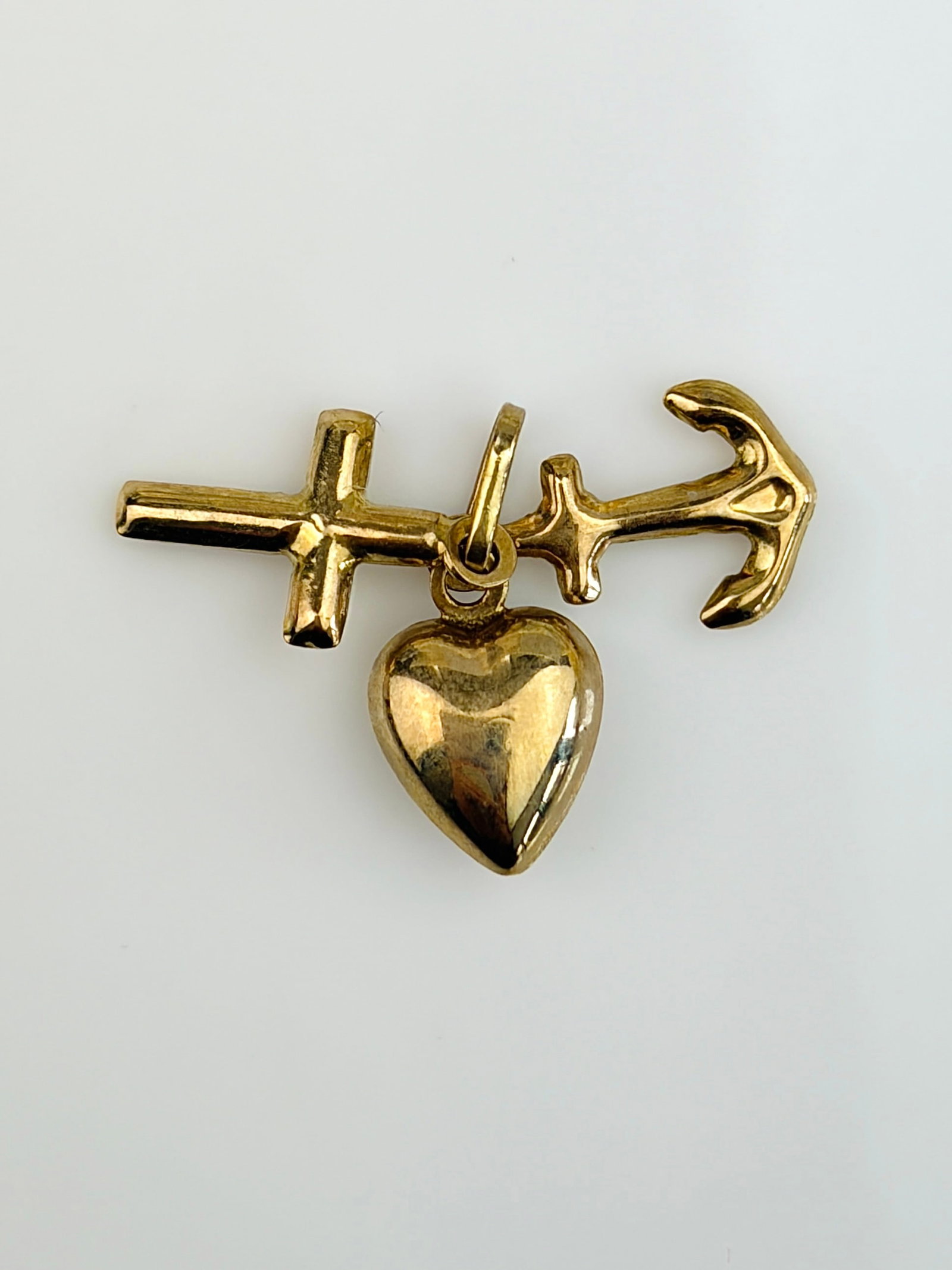 VINTAGE GOLD FAITH, HOPE AND CHARITY CHARM: VINTAGE GOLD FAITH, HOPE AND CHARITY CHARM