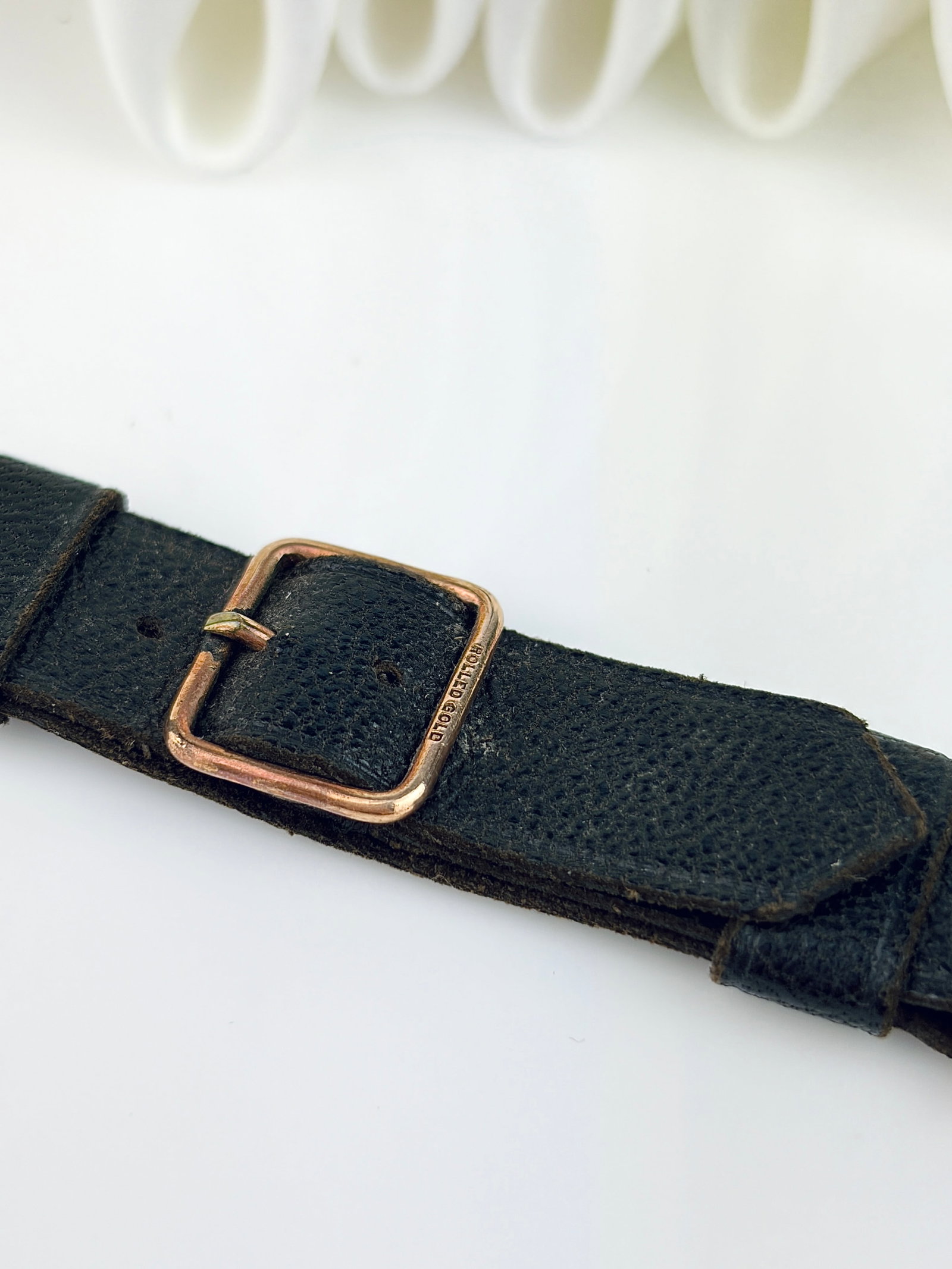 ANTIQUE CHUNKY 15CT GOLD SPINNING FOB SEAL PENDANT ON ANTIQUE LEATHER BRACELET - 2