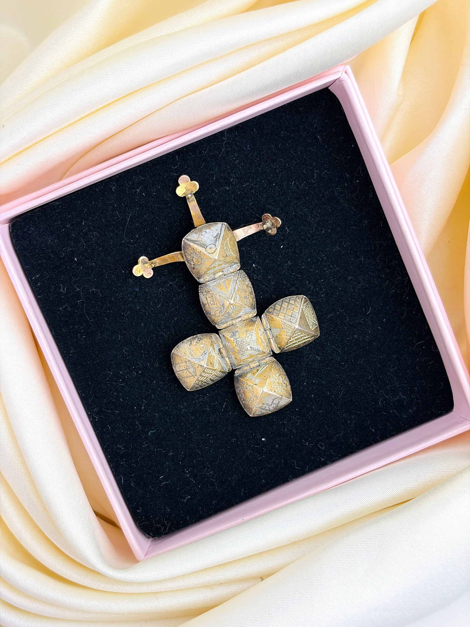 9ct Gold and Silver Opening Masonic Orb/Cross Pendant - 7