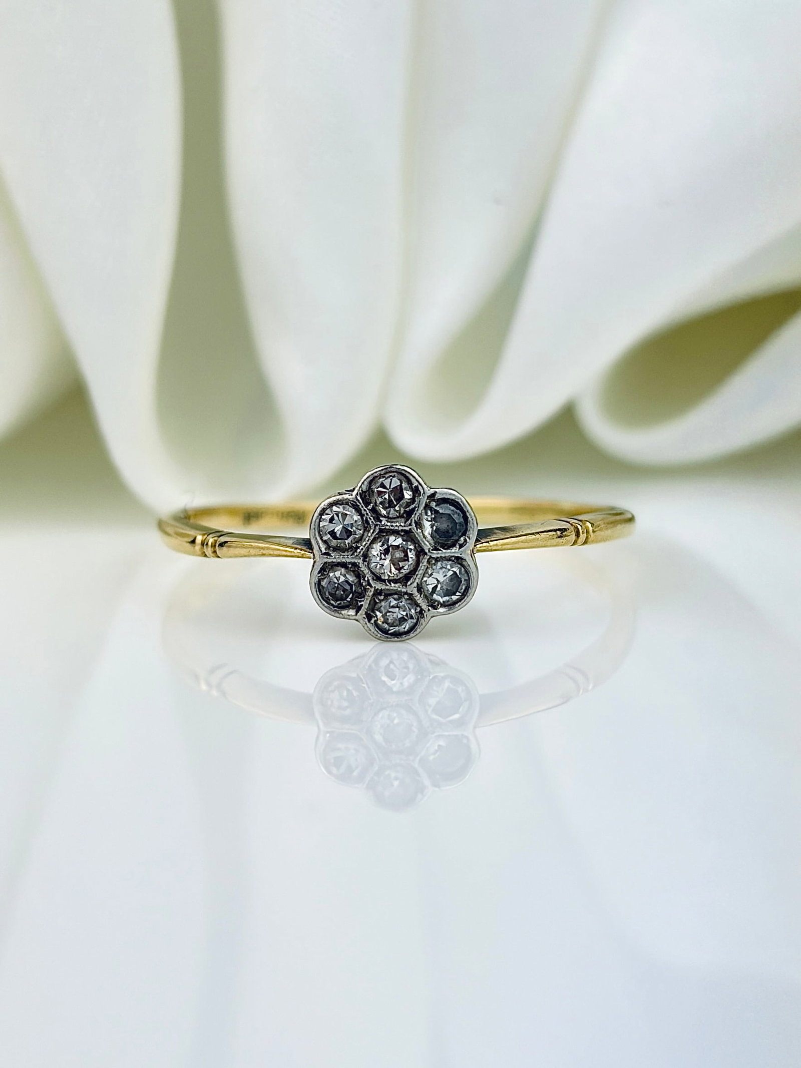 ANTIQUE 18CT GOLD AND PLATINUM DIAMOND FLOWER RING: ANTIQUE 18CT GOLD AND PLATINUM DIAMOND FLOWER RING The sweetest ring!