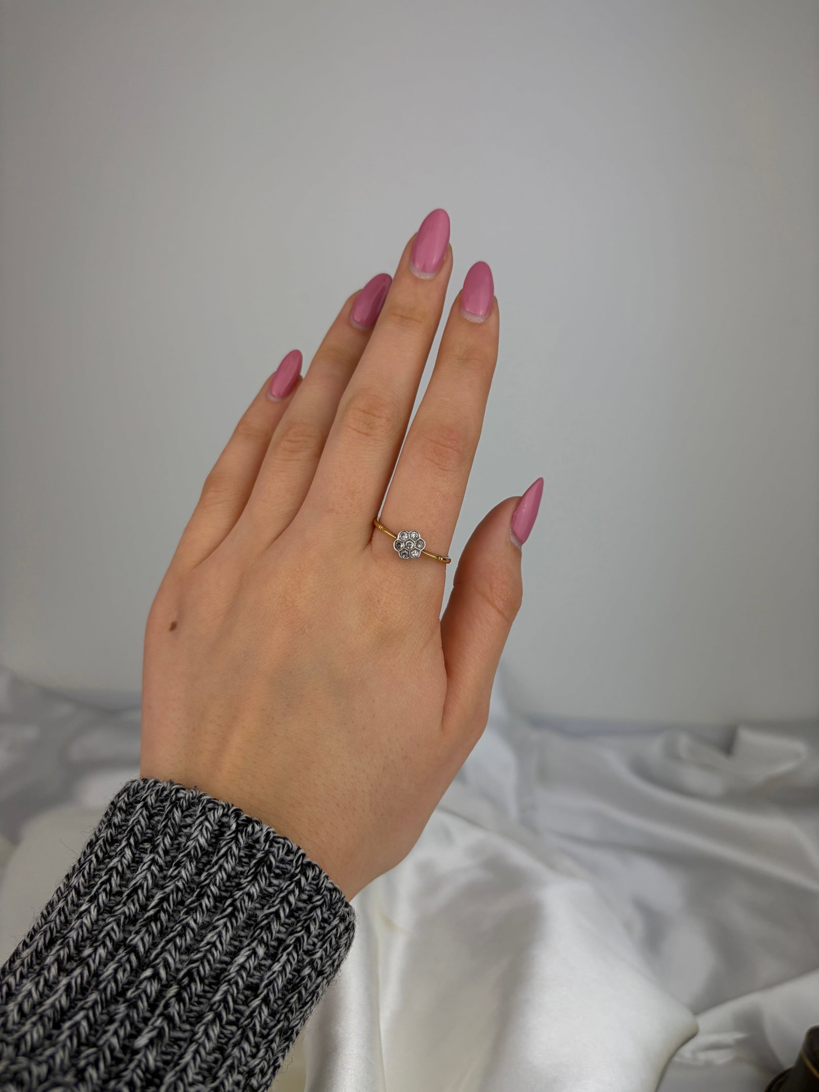 ANTIQUE 18CT GOLD AND PLATINUM DIAMOND FLOWER RING - 7