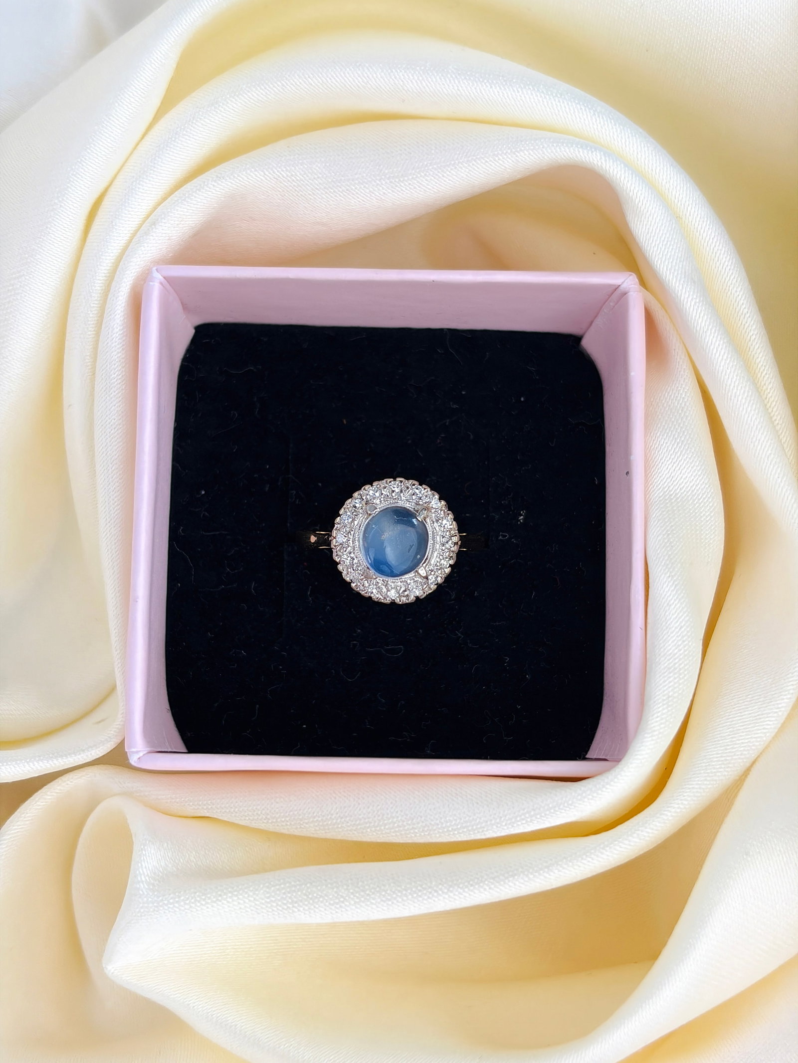 ANTIQUE 18CT GOLD AND PLATINUM CABOCHON MOONSTONE AND DIAMOND CLUSTER RING - 10