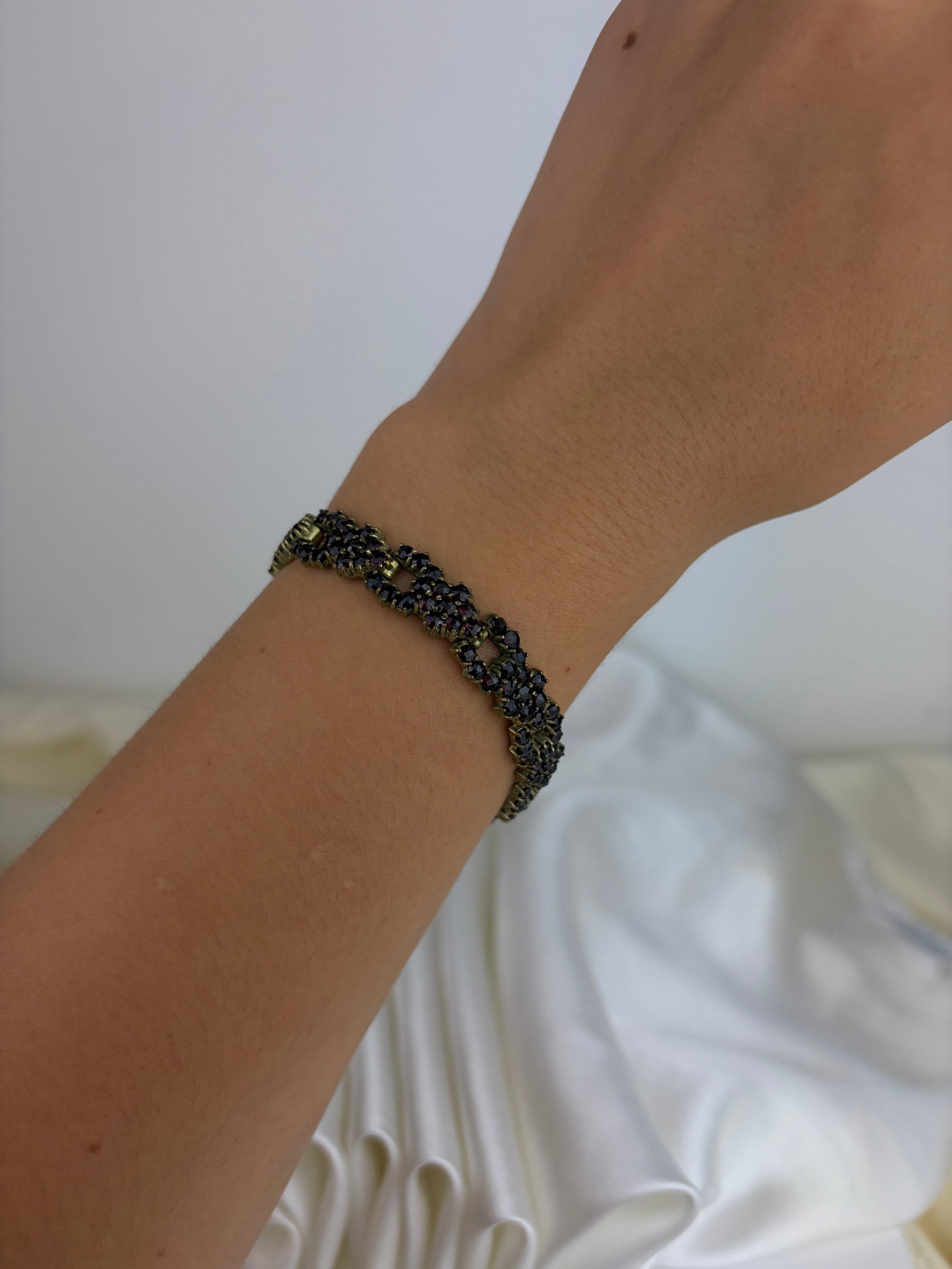 Garnet Cluster Line Bracelet in Yellow Metal - 5