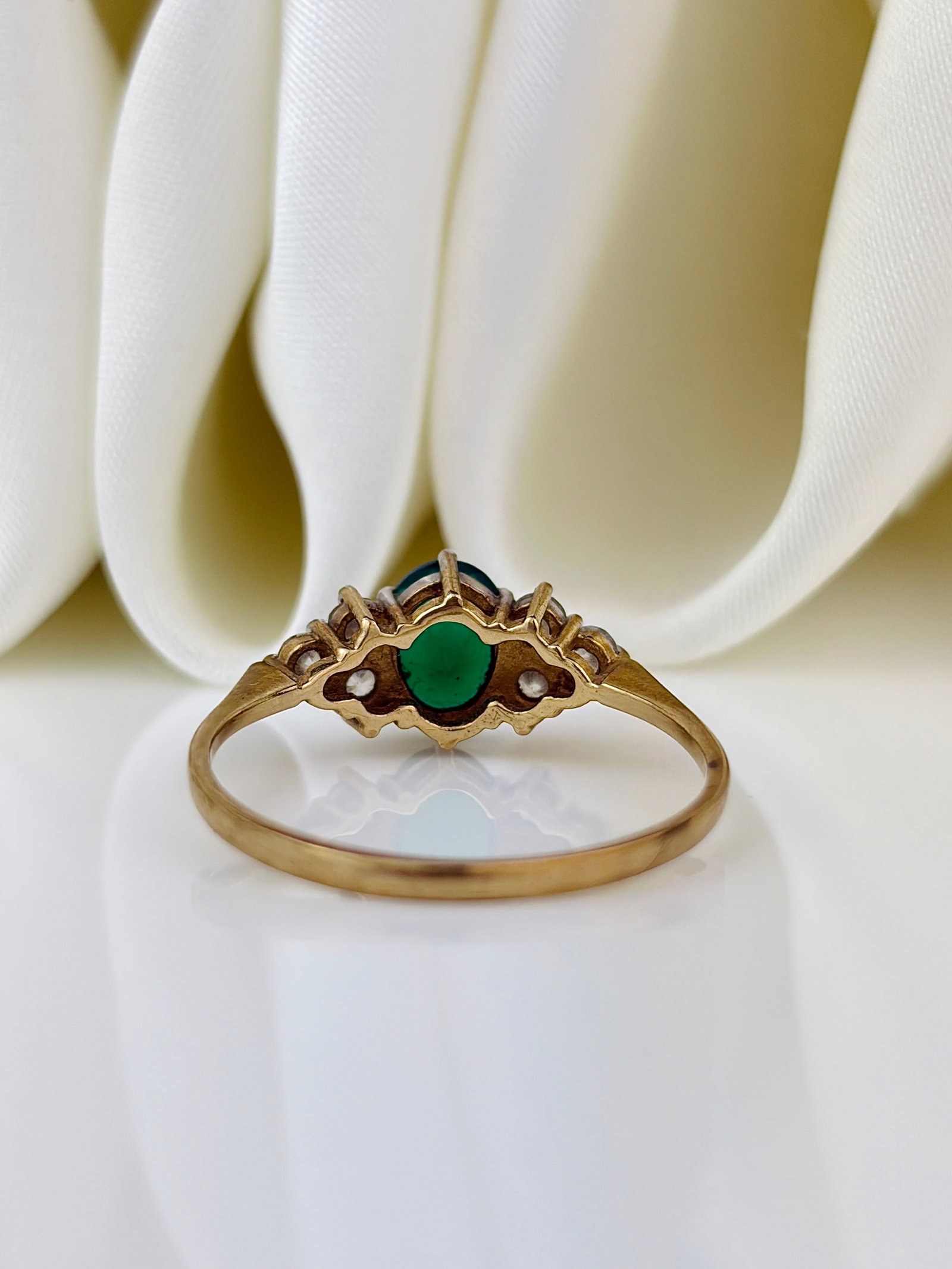 vintage emerald and diamond ring in 9ct yellow gold - 2