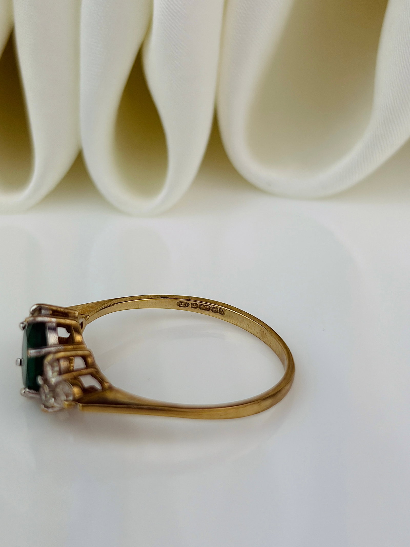 vintage emerald and diamond ring in 9ct yellow gold - 3