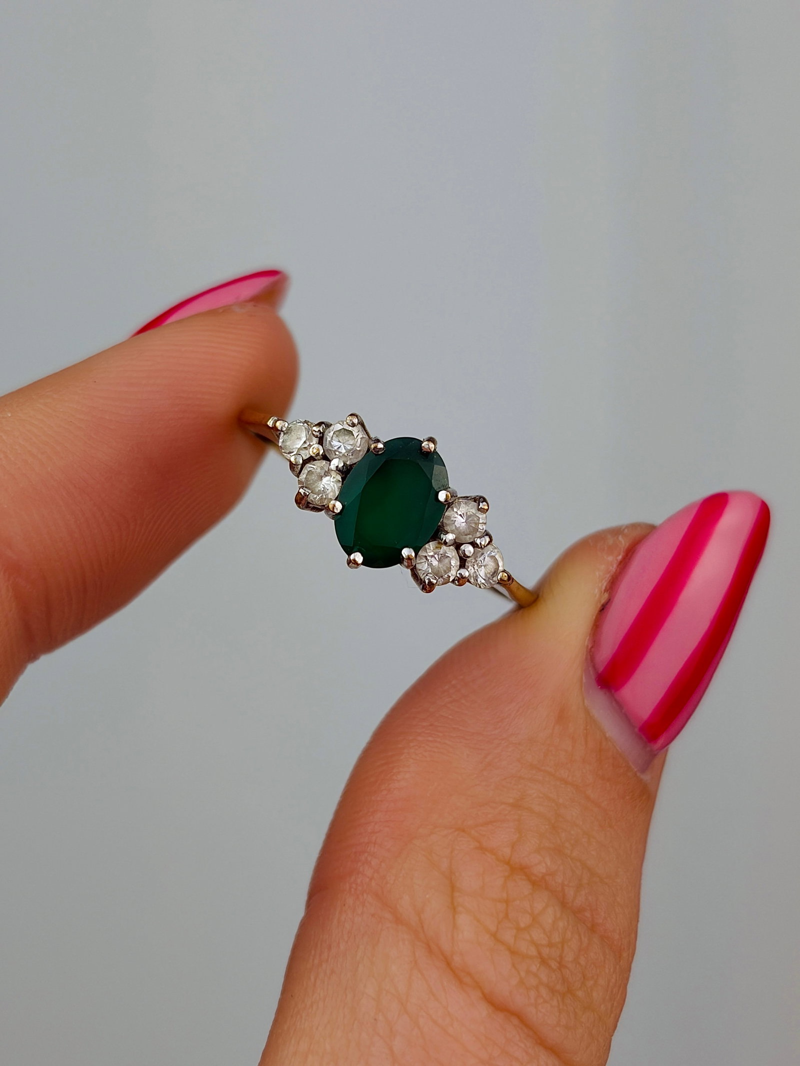 vintage emerald and diamond ring in 9ct yellow gold - 4