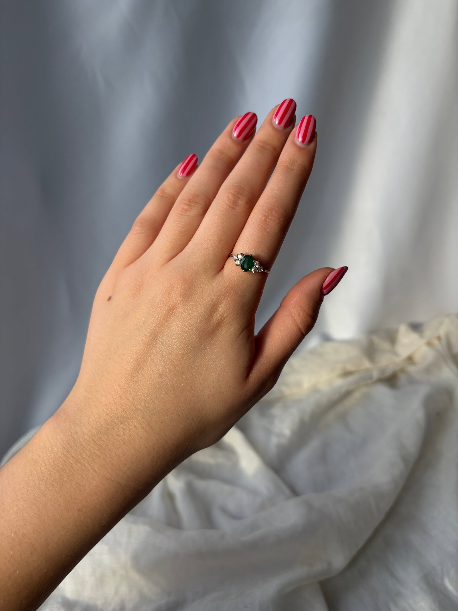 vintage emerald and diamond ring in 9ct yellow gold - 7