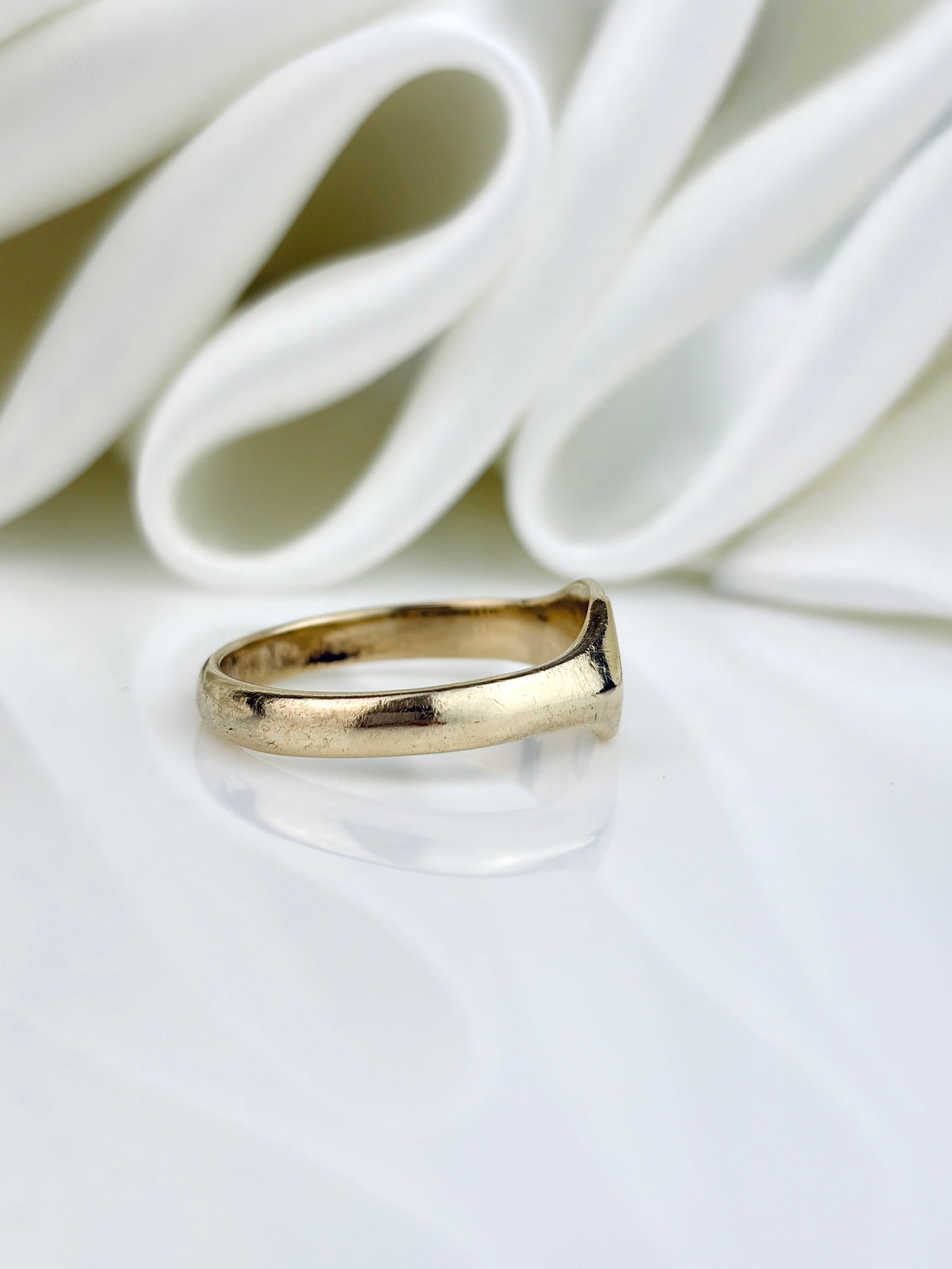 Lovely c.1936 9ct Yellow Gold 'ME' Engraved Initial Signet Ring - 2