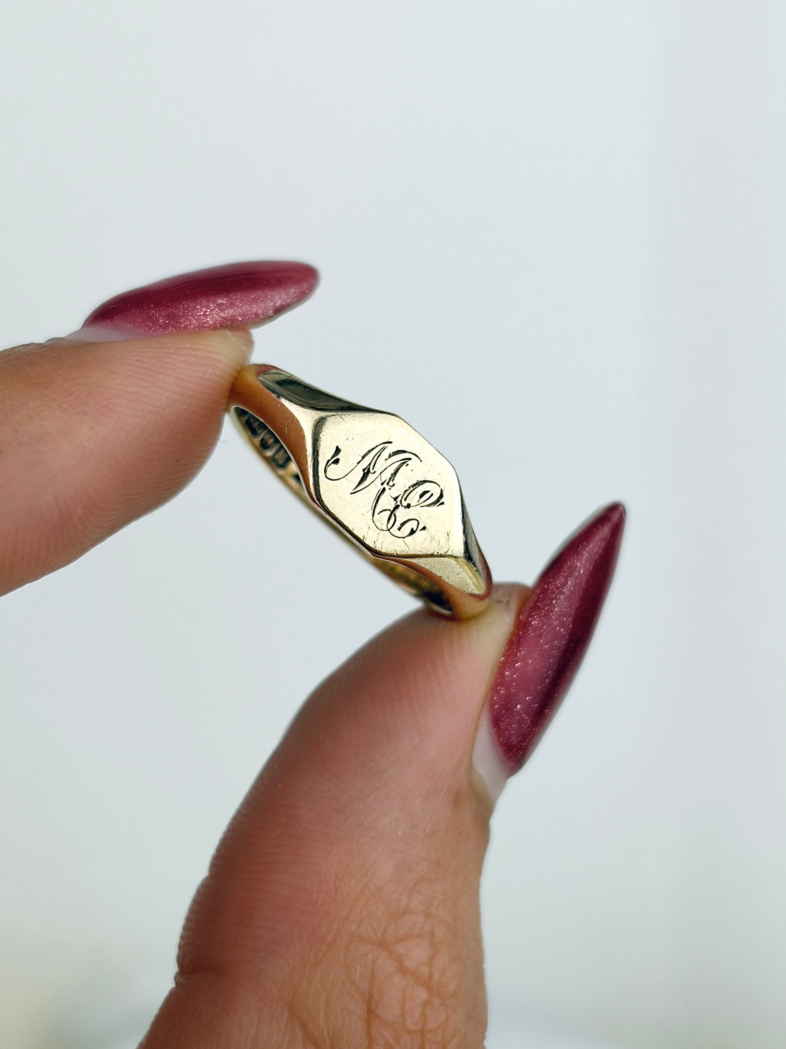 Lovely c.1936 9ct Yellow Gold 'ME' Engraved Initial Signet Ring - 5