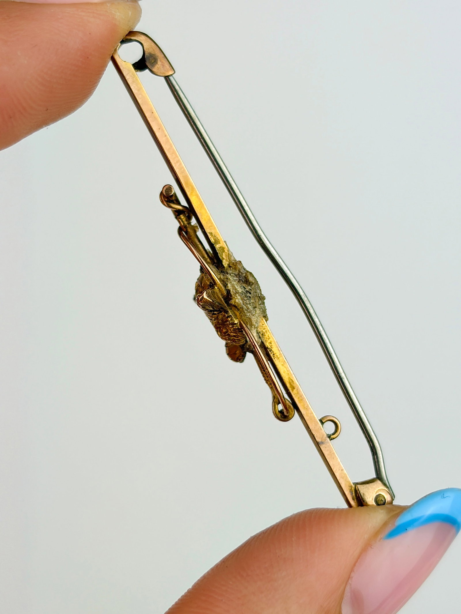 ANTIQUE FOX BAR BROOCH IN GOLD - 2