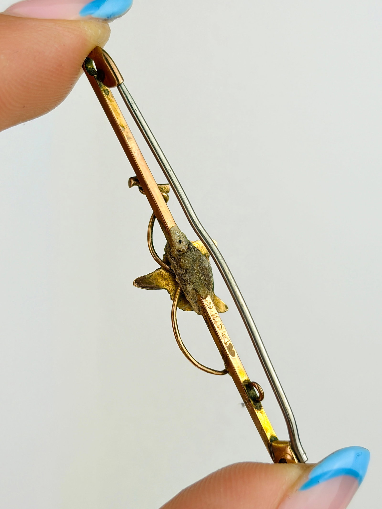 ANTIQUE FOX BAR BROOCH IN GOLD - 3