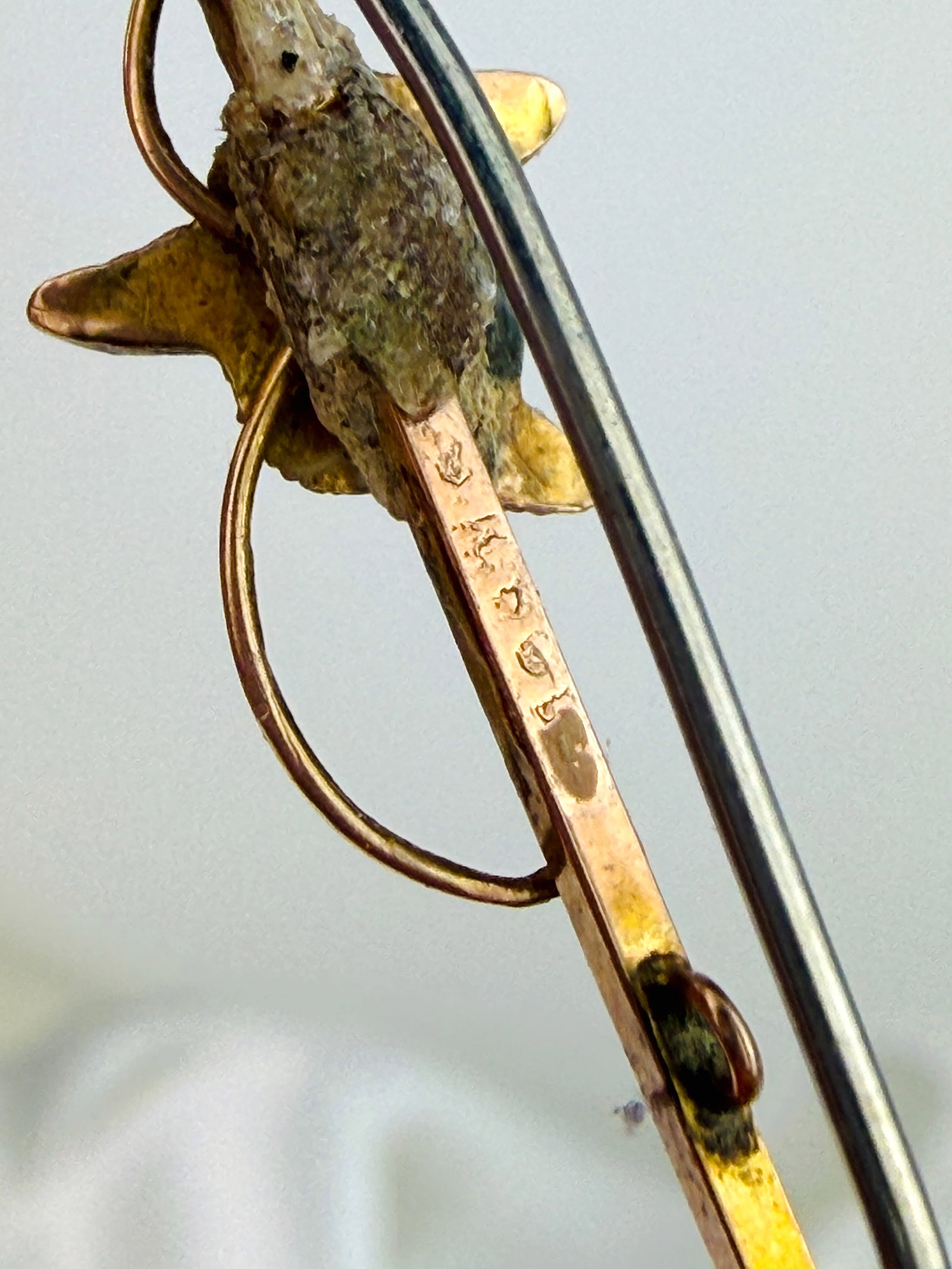 ANTIQUE FOX BAR BROOCH IN GOLD - 4