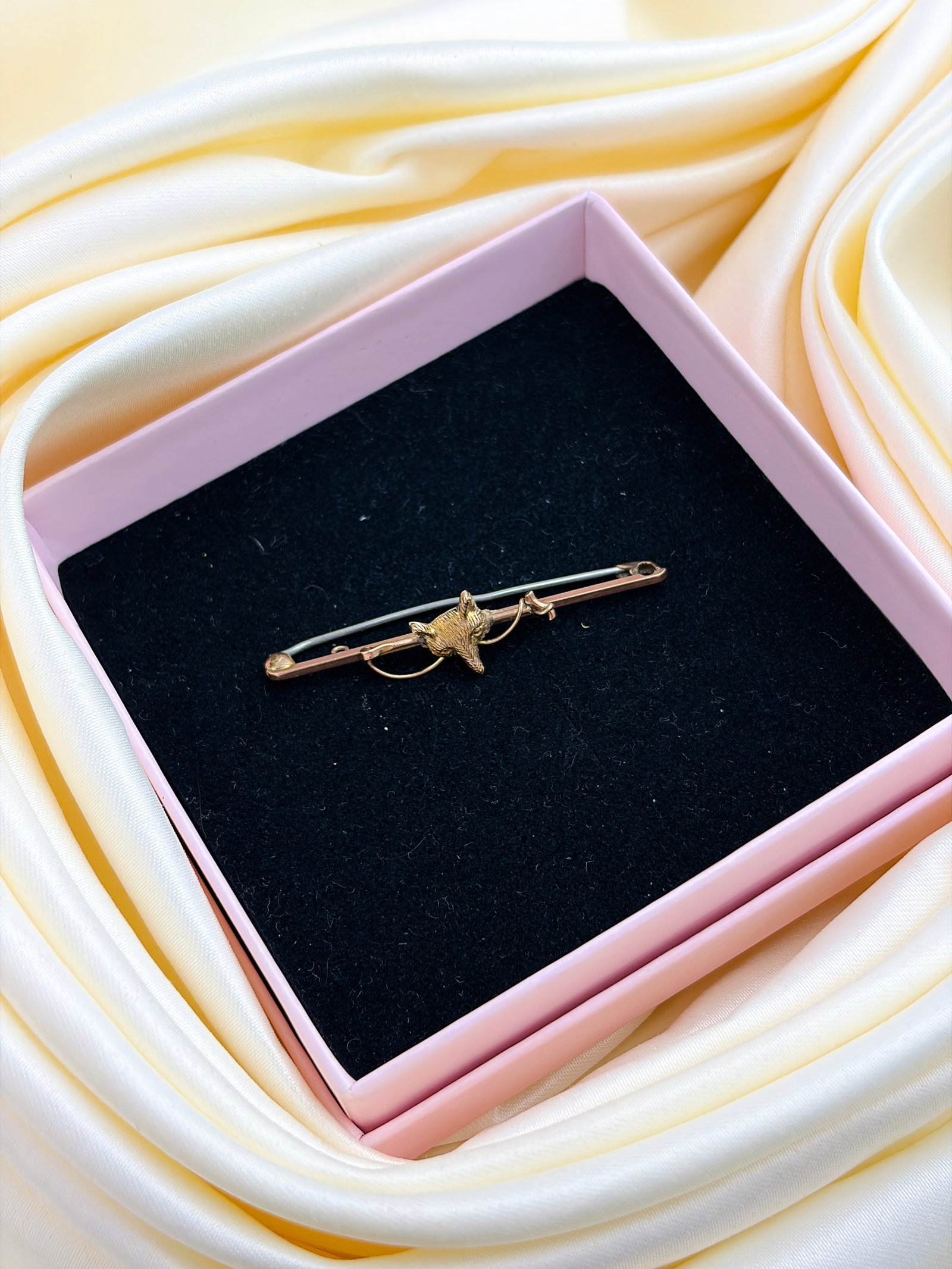 ANTIQUE FOX BAR BROOCH IN GOLD - 6