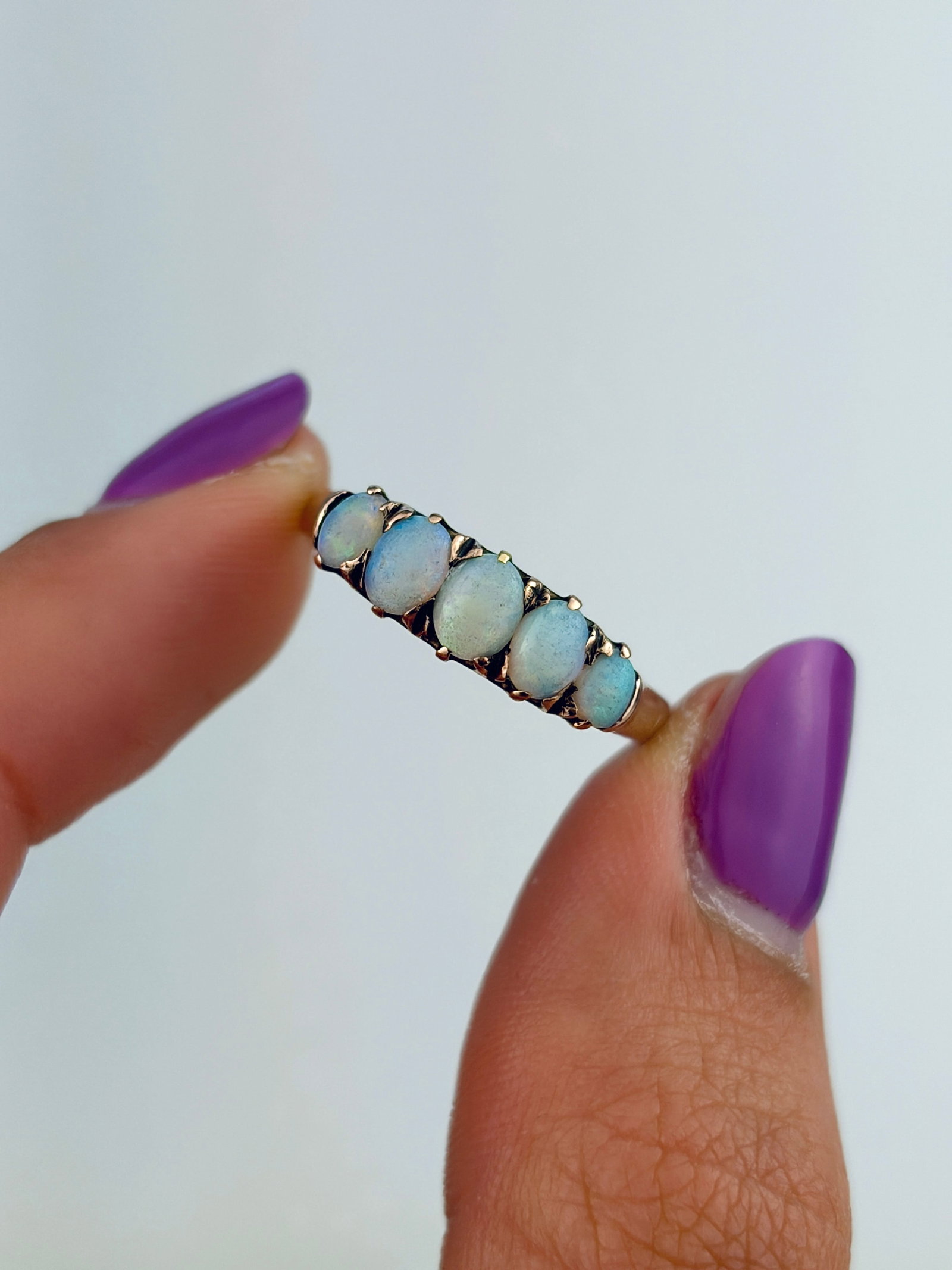 ANTIQUE 9CT YELLOW GOLD OPAL 5 STONE RING - 5
