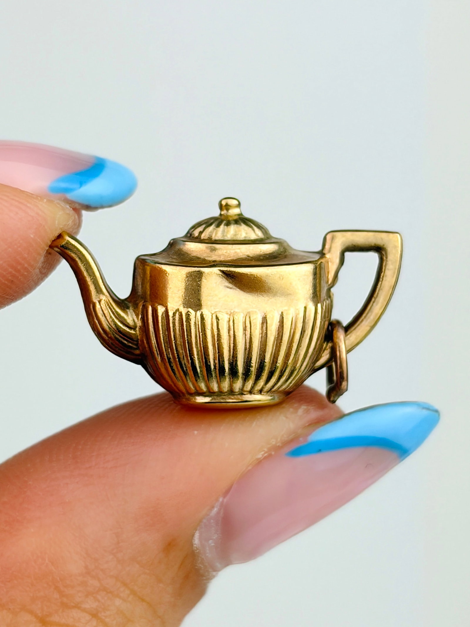 VINTAGE 9CT GOLD TEAPOT CHARM: VINTAGE 9CT GOLD TEAPOT CHARM