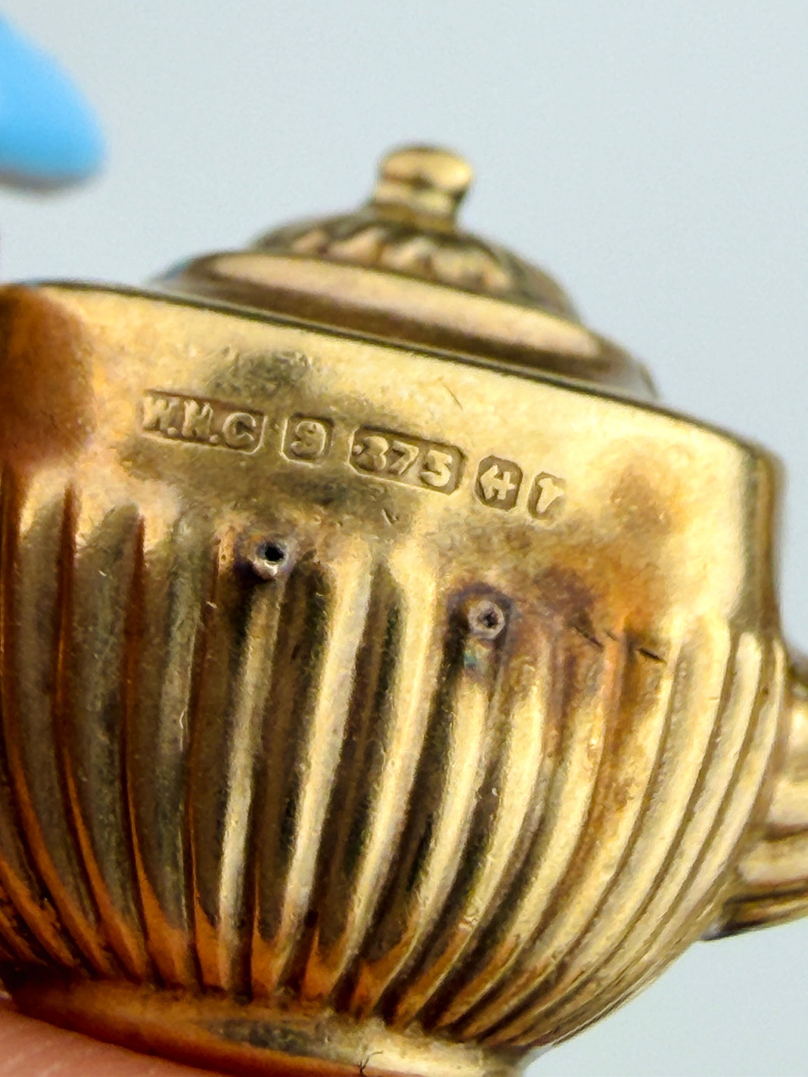 VINTAGE 9CT GOLD TEAPOT CHARM - 4