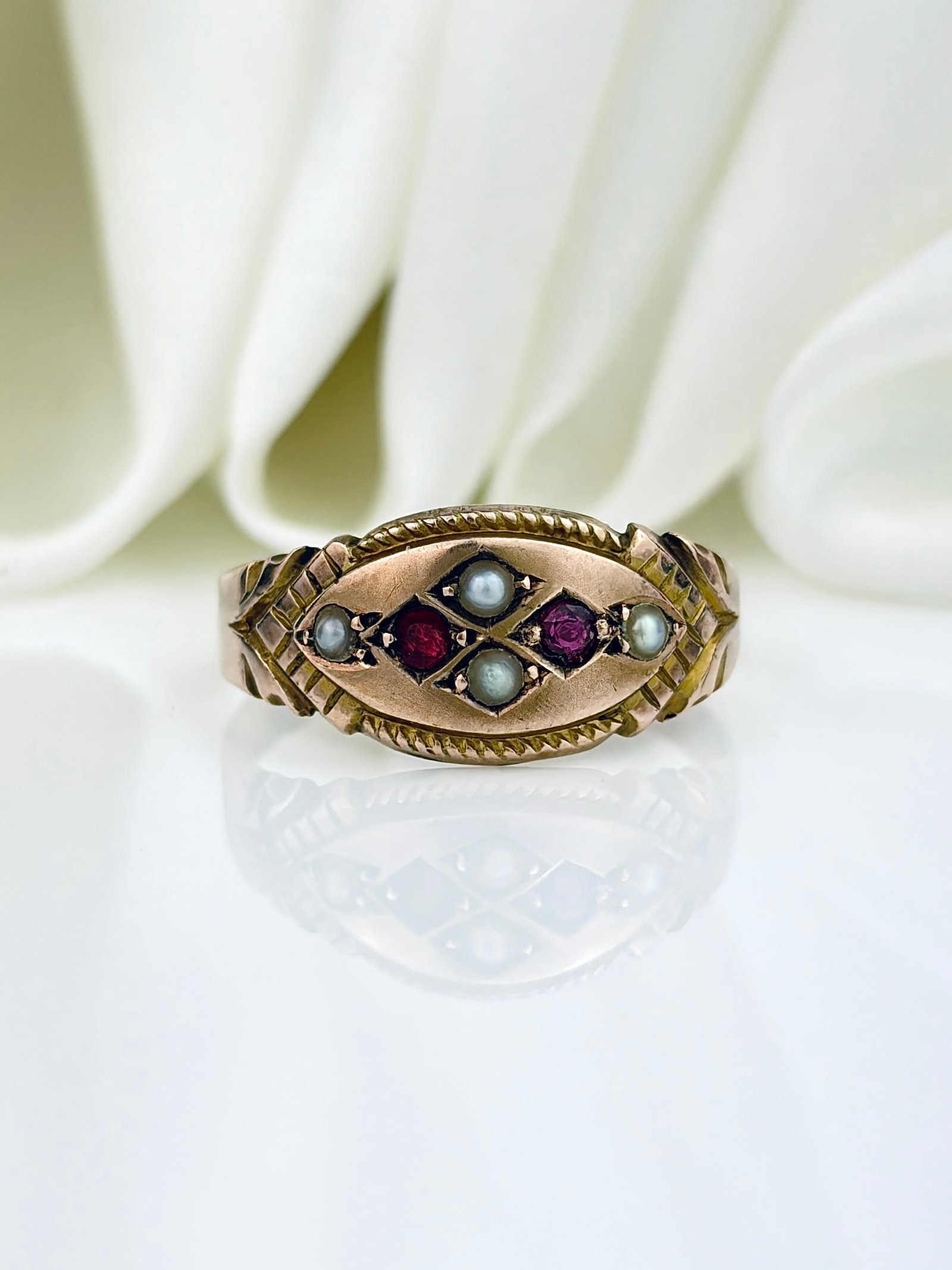 ANTIQUE 9CT YELLOW GOLD RUBY AND PEARL ORNATE RING: ANTIQUE 9CT YELLOW GOLD RUBY AND PEARL ORNATE RING Gorgeous ring!
