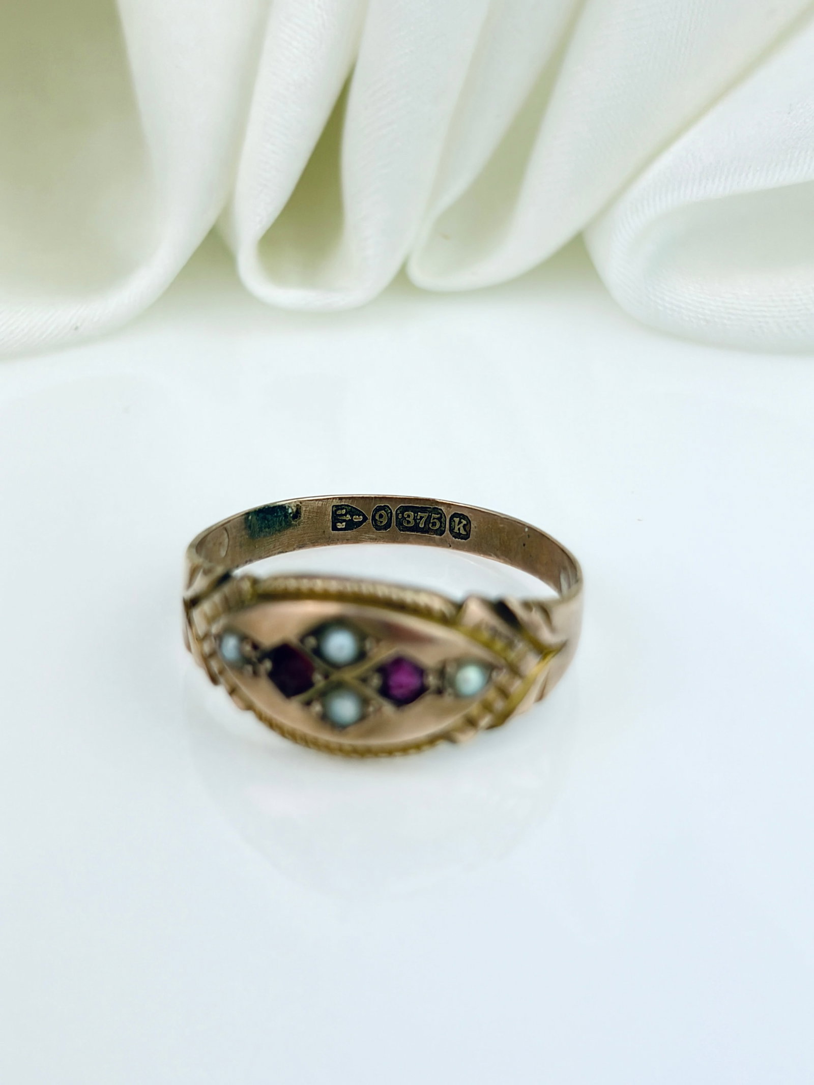 ANTIQUE 9CT YELLOW GOLD RUBY AND PEARL ORNATE RING - 4