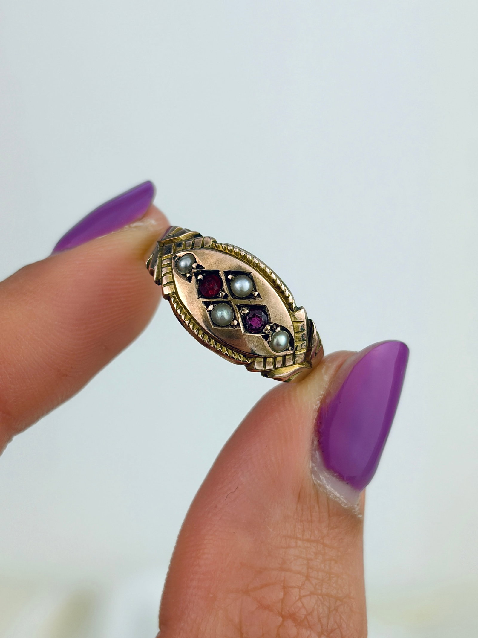 ANTIQUE 9CT YELLOW GOLD RUBY AND PEARL ORNATE RING - 5