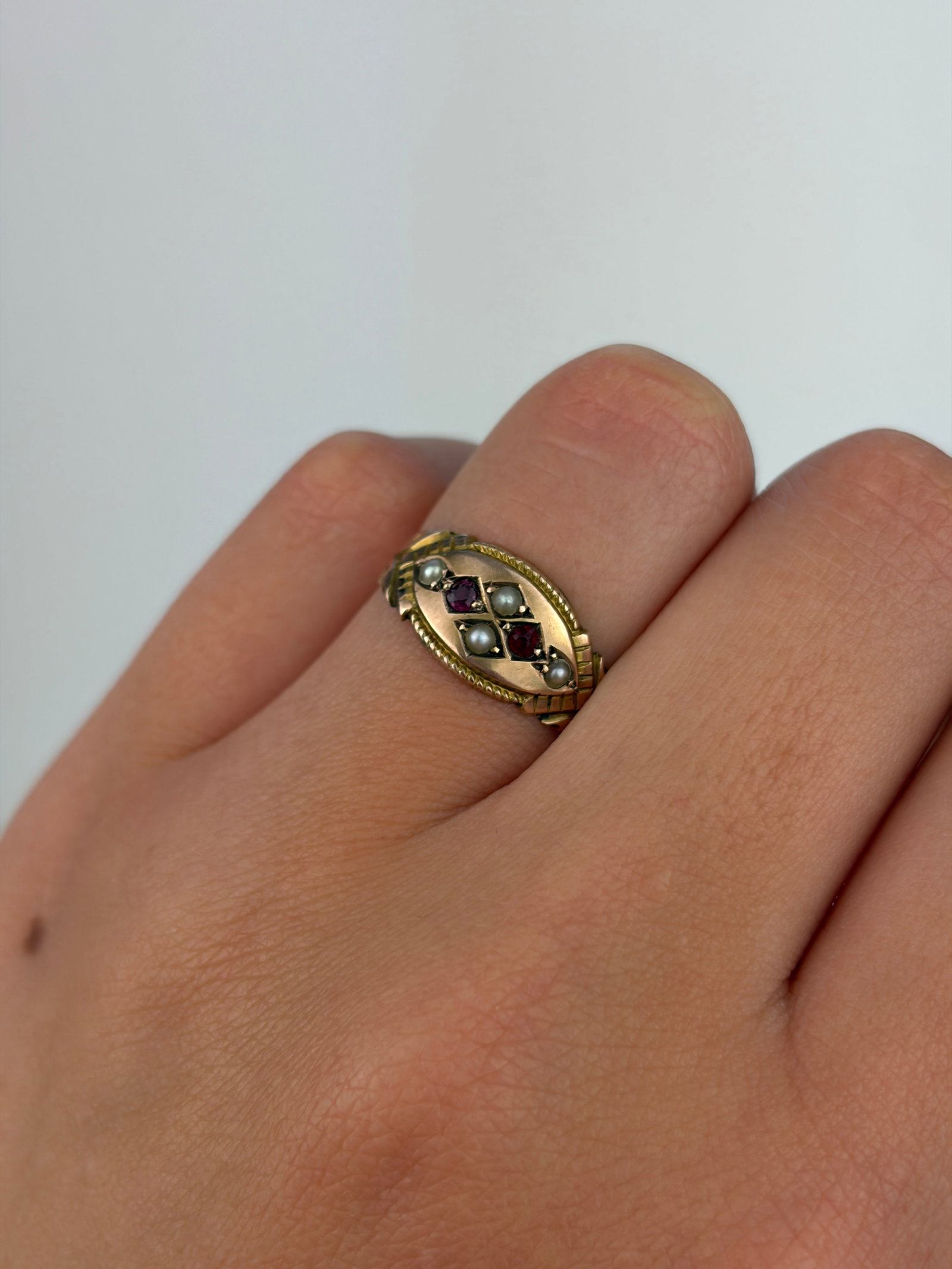 ANTIQUE 9CT YELLOW GOLD RUBY AND PEARL ORNATE RING - 9