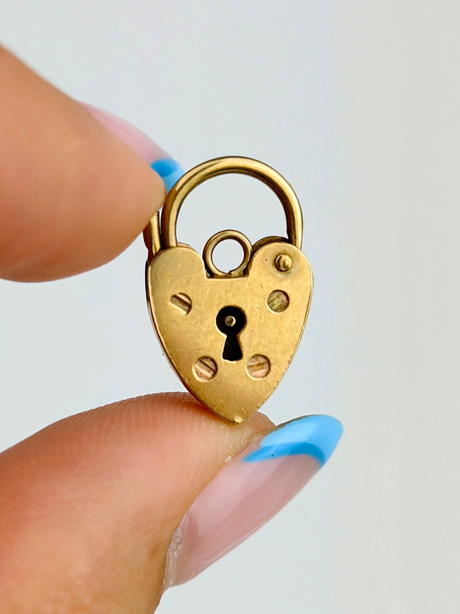 VINTAGE C.1976 9CT GOLD OPENING HEART PADLOCK: VINTAGE C.1976 9CT GOLD OPENING HEART PADLOCK
