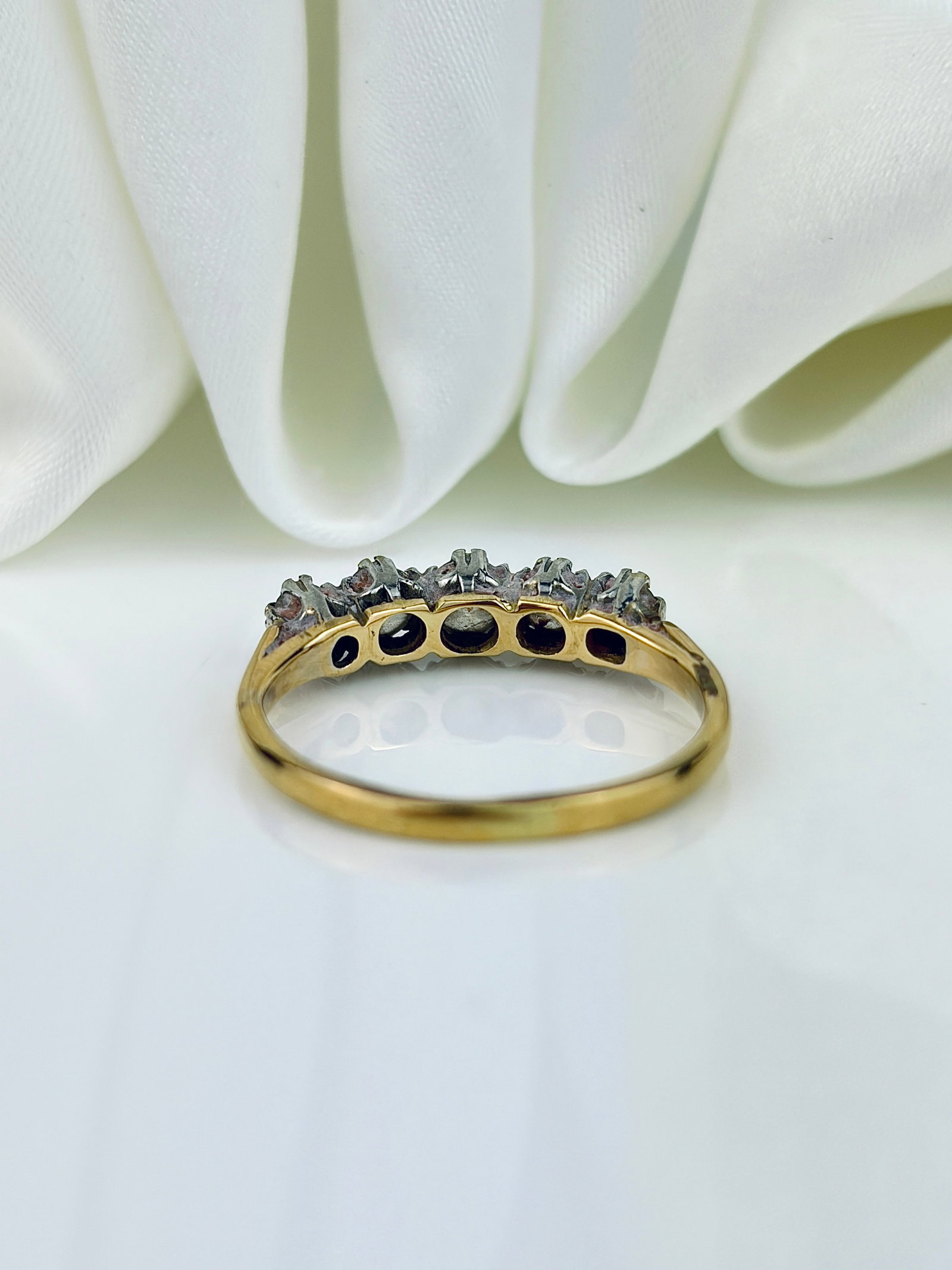 WONDERFUL 18CT YELLOW GOLD DIAMOND 5 STONE RING - 3