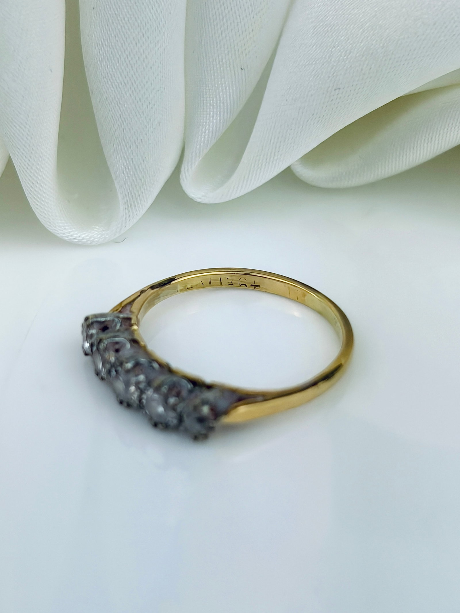 WONDERFUL 18CT YELLOW GOLD DIAMOND 5 STONE RING - 4