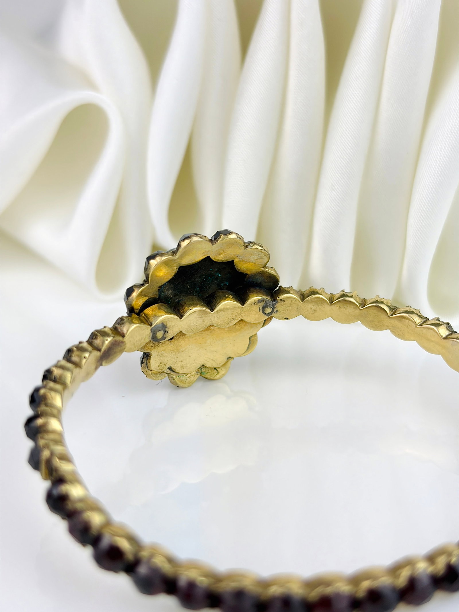 Victorian Era Cabochon Garnet Cluster Bangle in Gold - 3