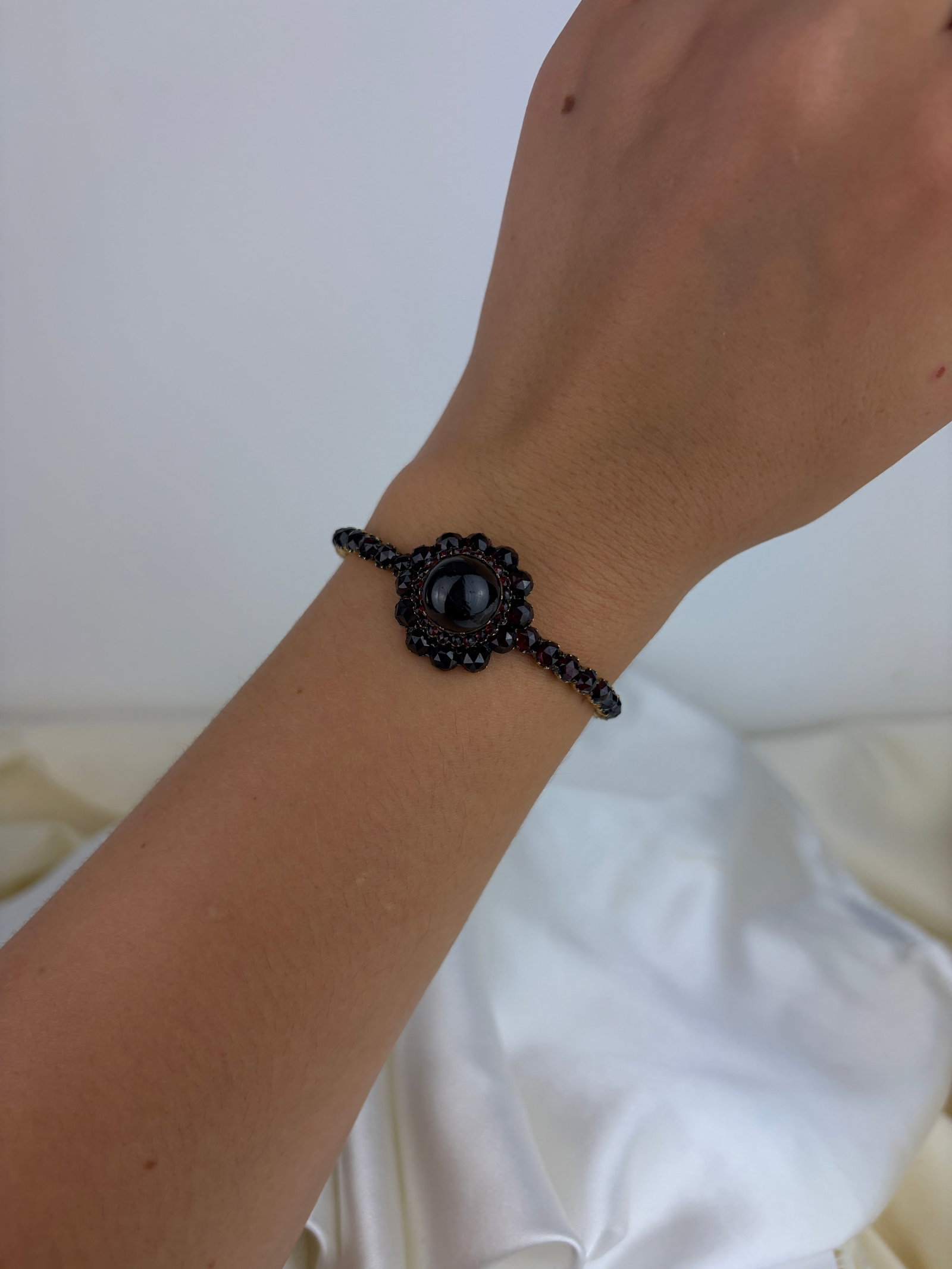 Victorian Era Cabochon Garnet Cluster Bangle in Gold - 5