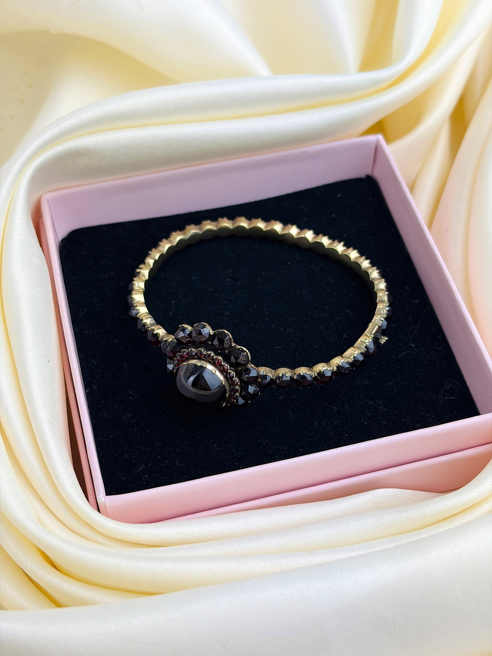 Victorian Era Cabochon Garnet Cluster Bangle in Gold - 7