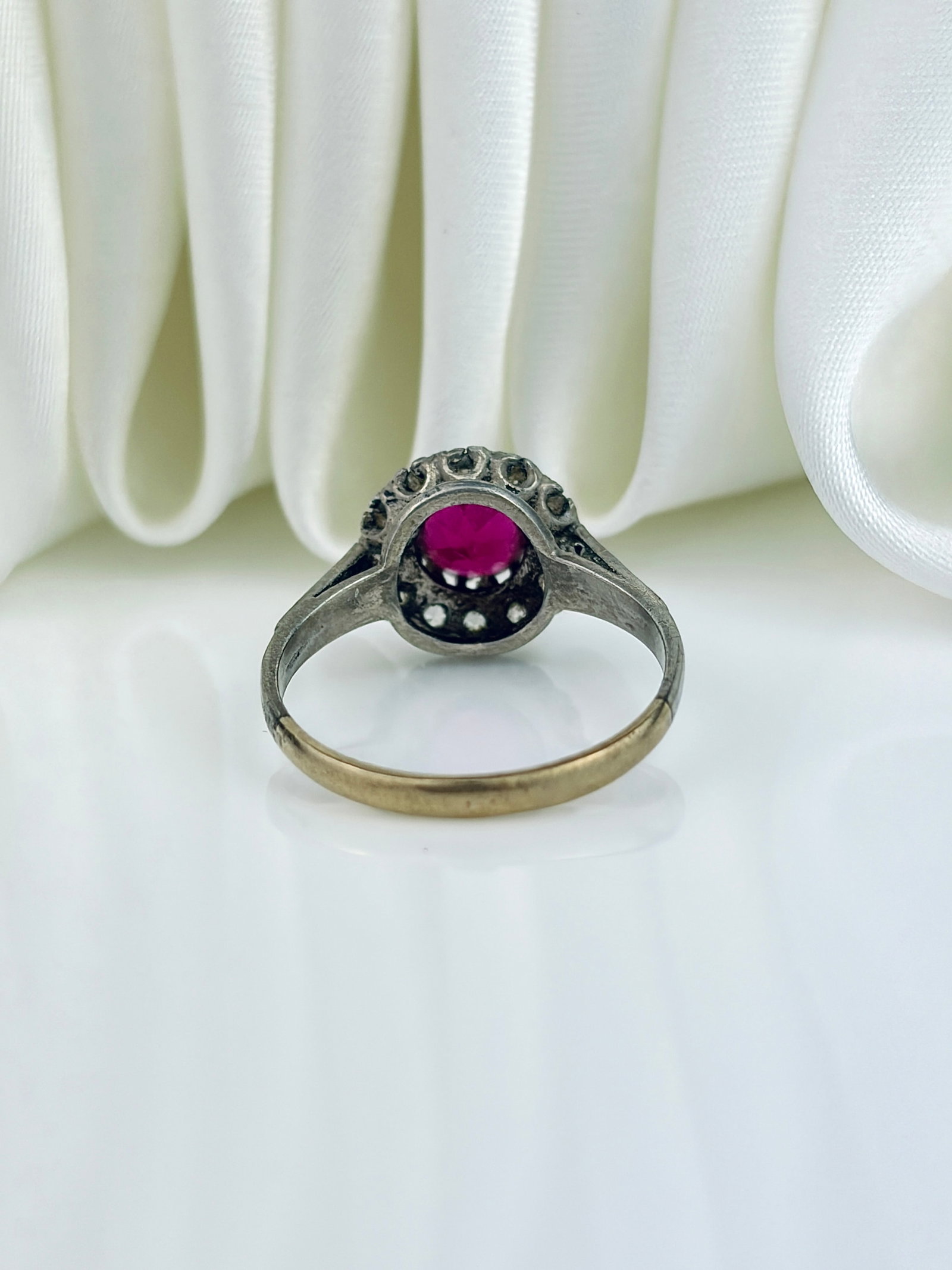 9CT GOLD AND SILVER PASTE CLUSTER RING - 3