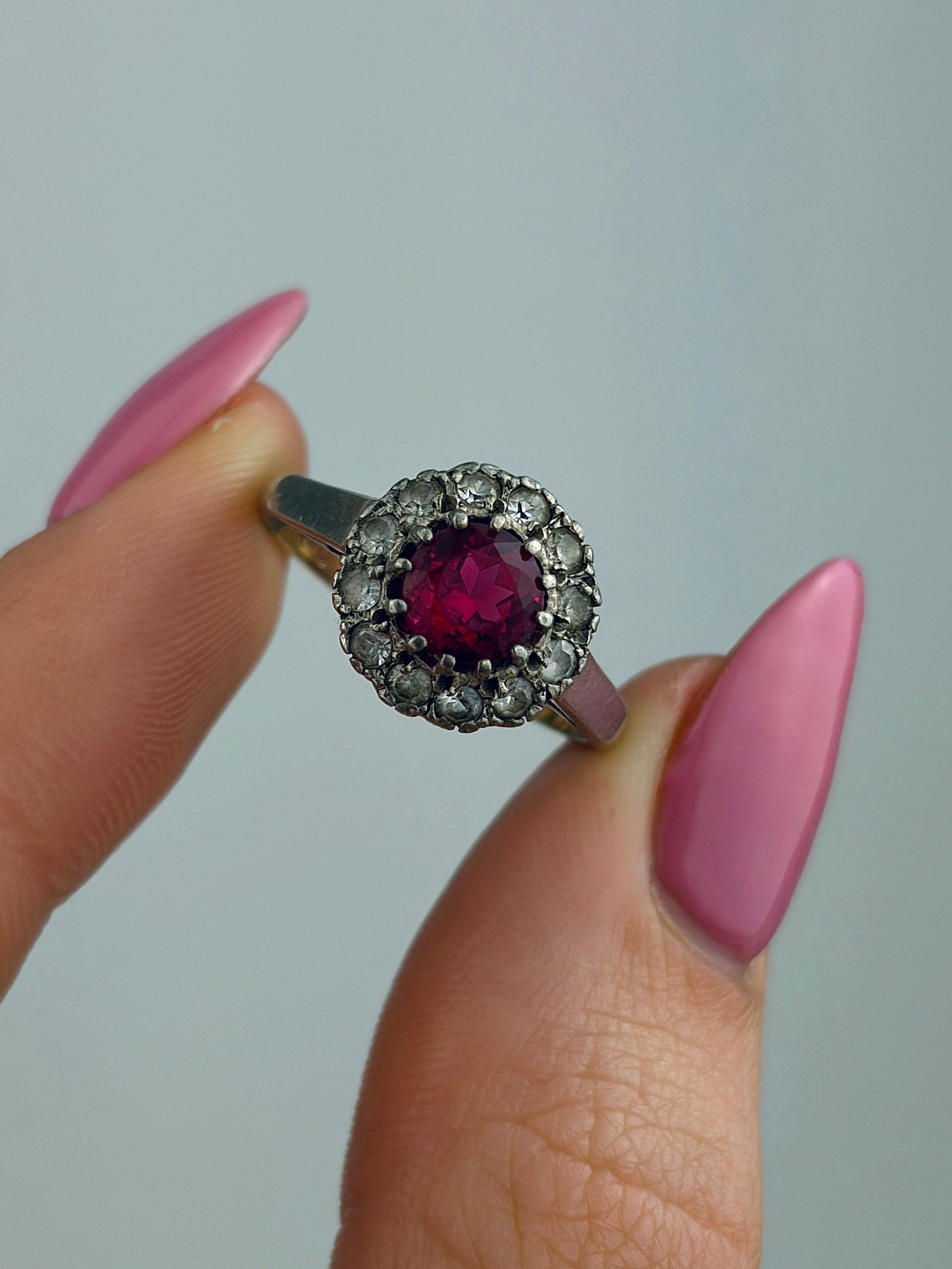 9CT GOLD AND SILVER PASTE CLUSTER RING - 5