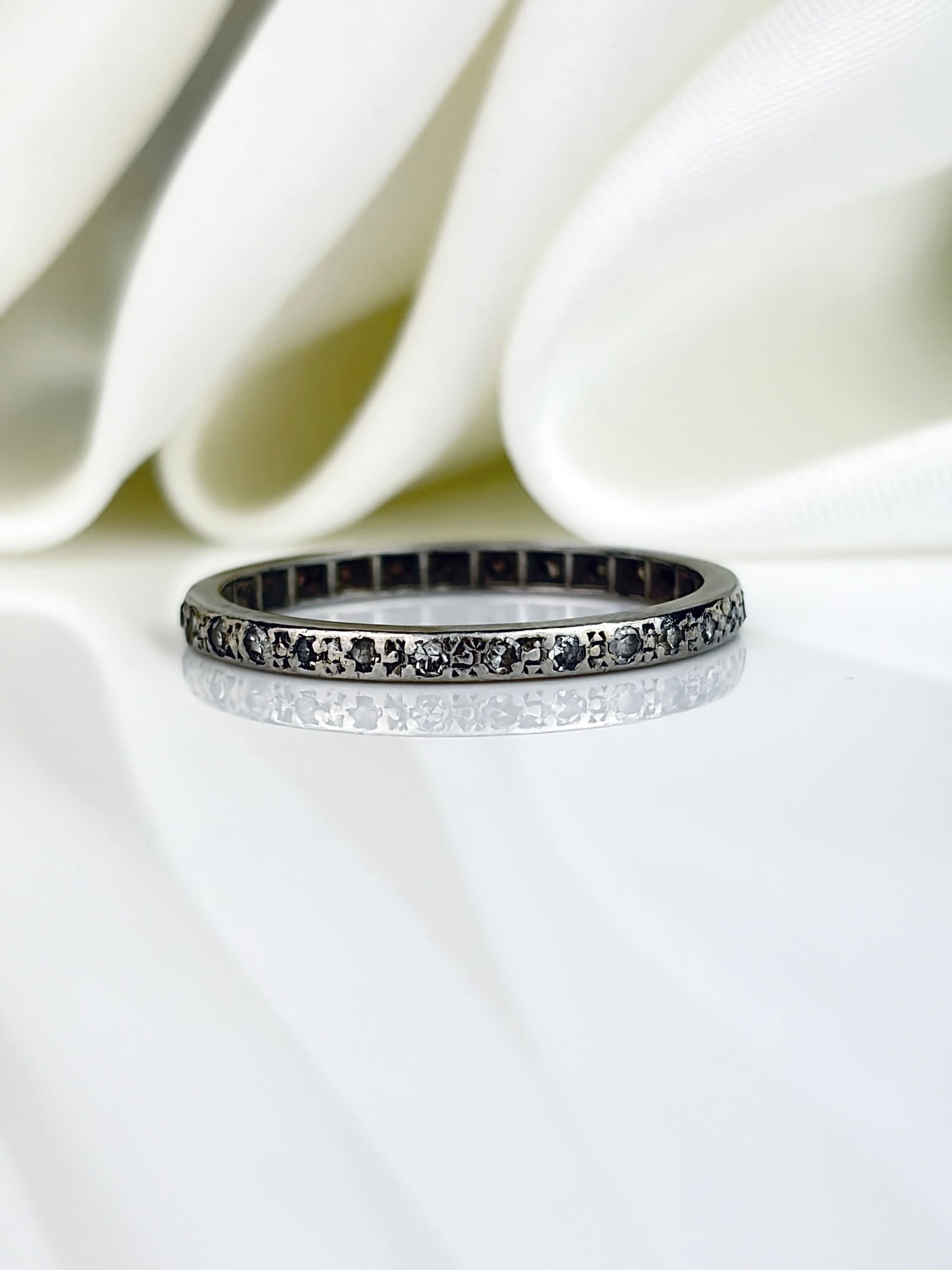 ANTIQUE WHITE GOLD DIAMOND FULL ETERNITY BAND RING: ANTIQUE WHITE GOLD DIAMOND FULL ETERNITY BAND RING Beautiful ring!
