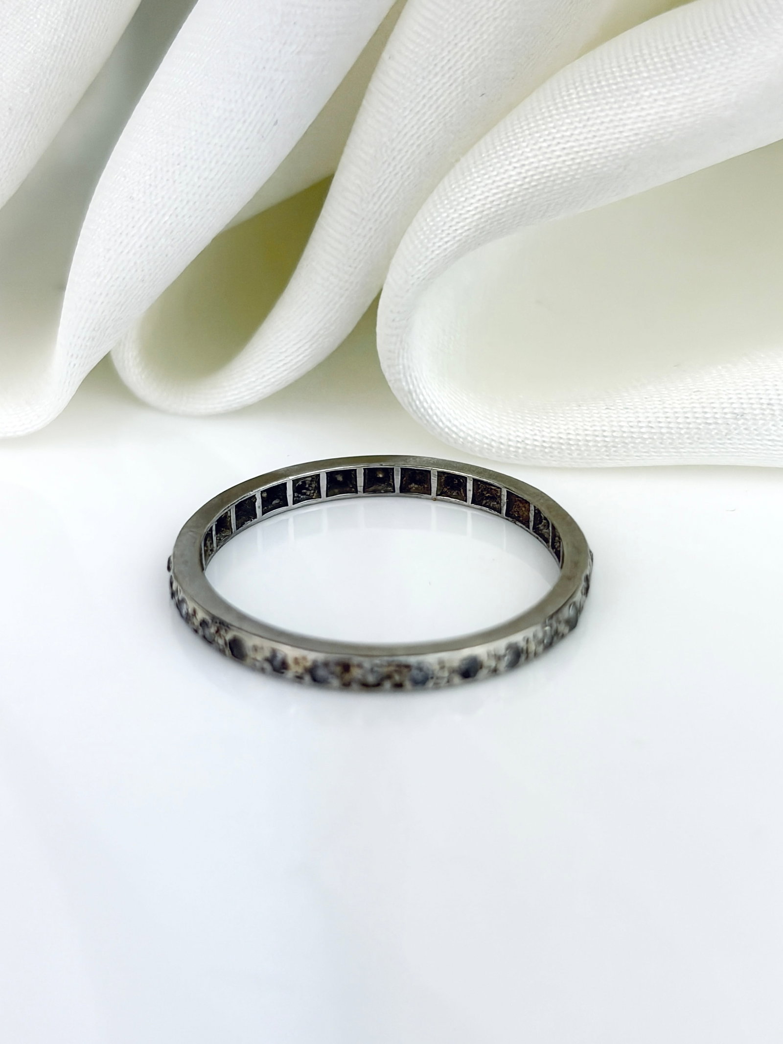 ANTIQUE WHITE GOLD DIAMOND FULL ETERNITY BAND RING - 3