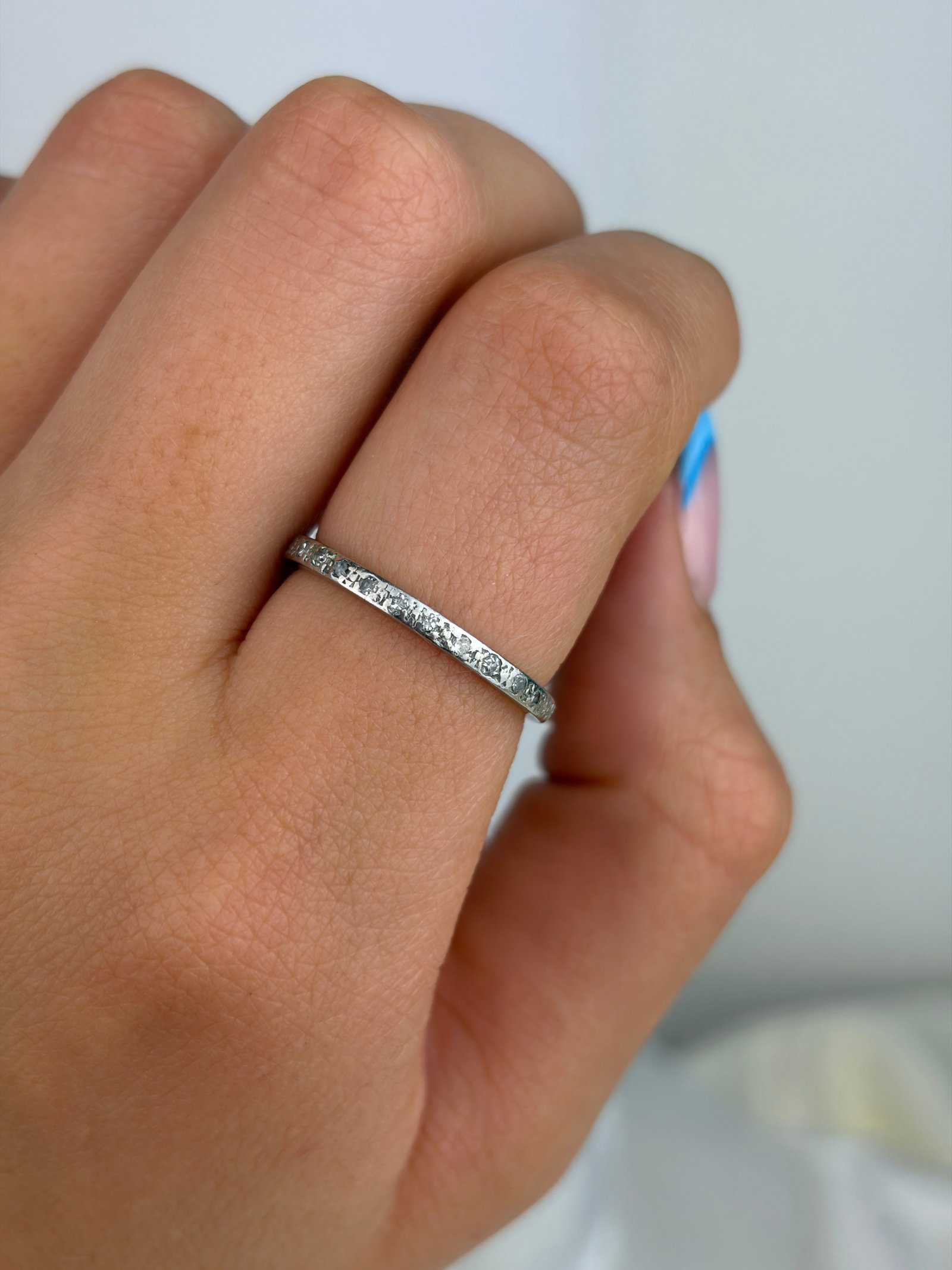 ANTIQUE WHITE GOLD DIAMOND FULL ETERNITY BAND RING - 7
