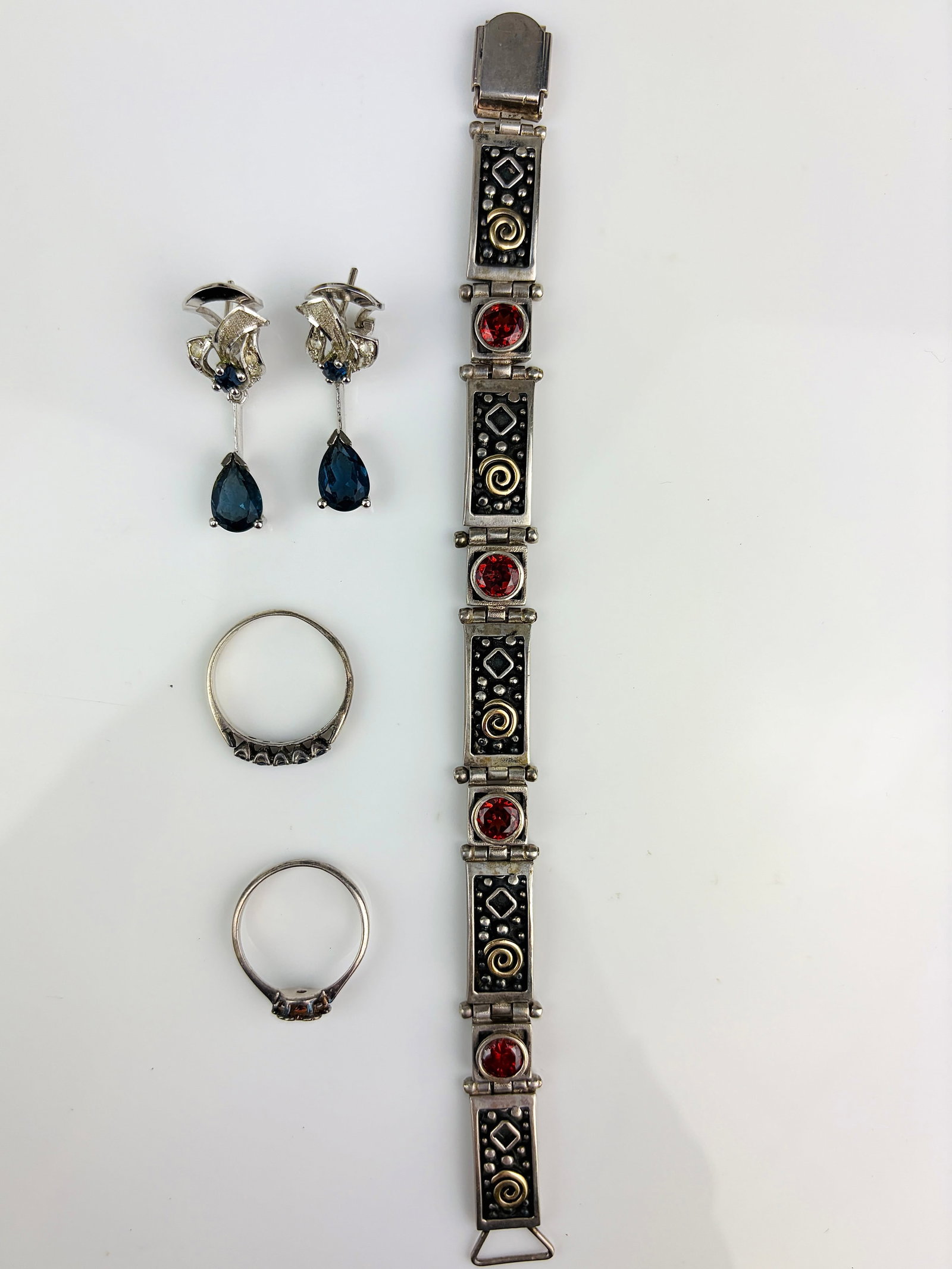 MIXED LOT SILVER BRACELET 2X SILVER RINGS ETC: MIXED LOT SILVER BRACELET 2X SILVER RINGS ETC