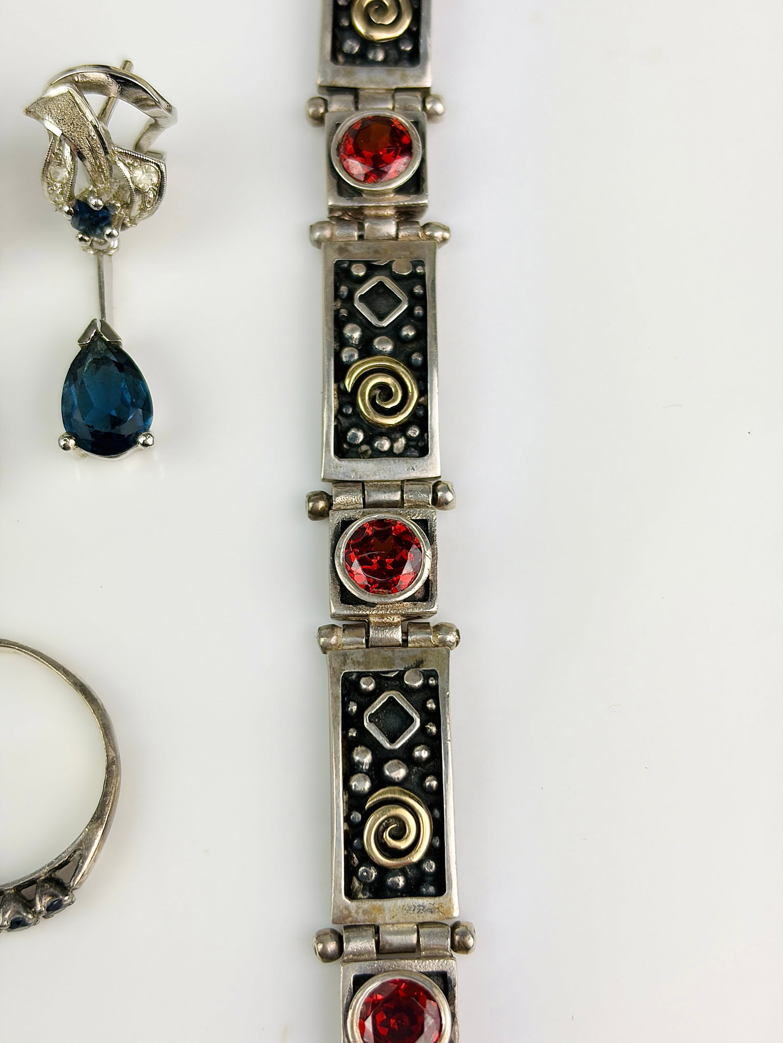 MIXED LOT SILVER BRACELET 2X SILVER RINGS ETC - 3