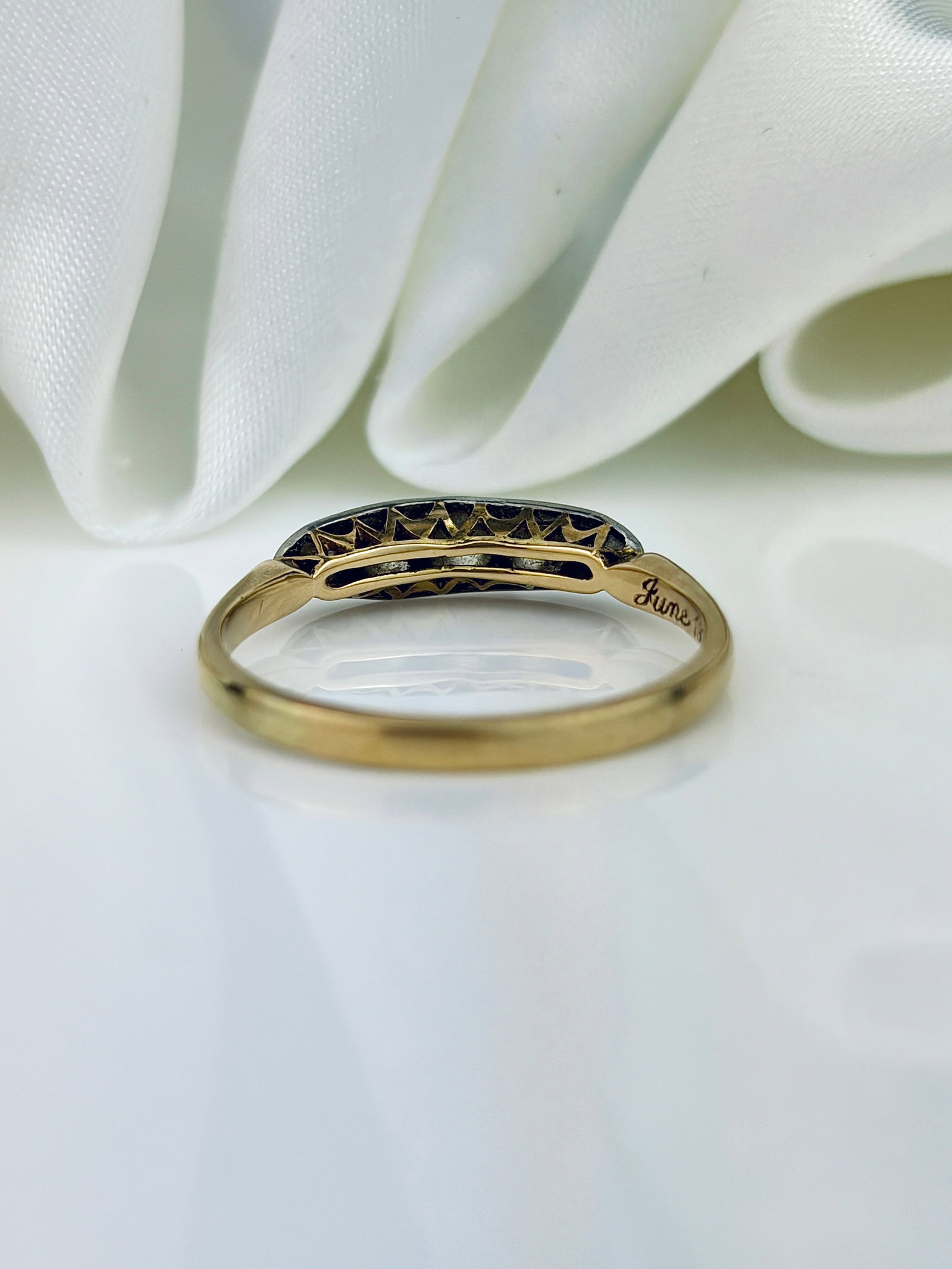 VINTAGE 18CT GOLD DIAMOND 5 STONE BOAT RING - 3
